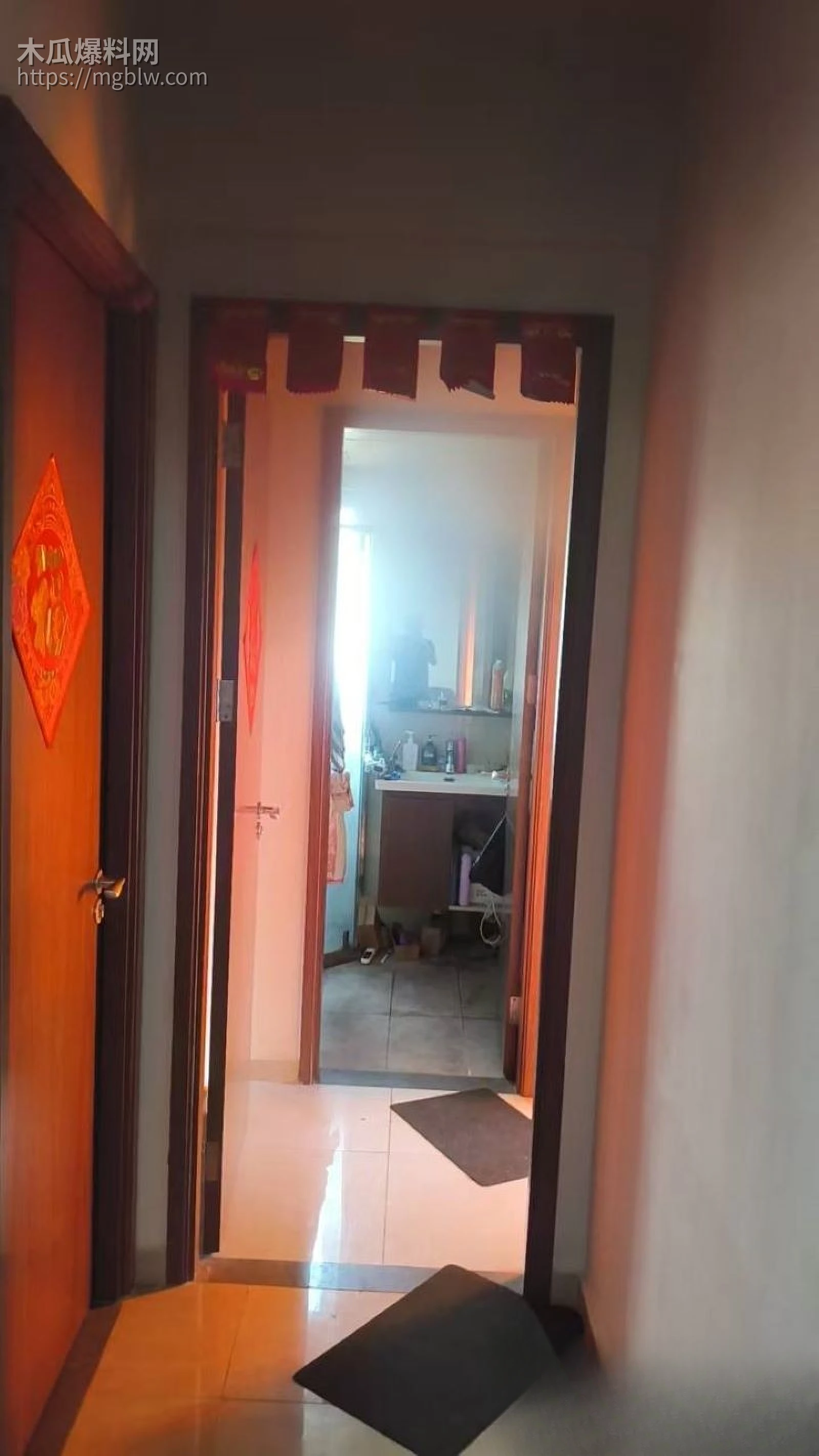 广东珠海香洲区绿景玺悦湾小区业主酒后纵火烧房子 3