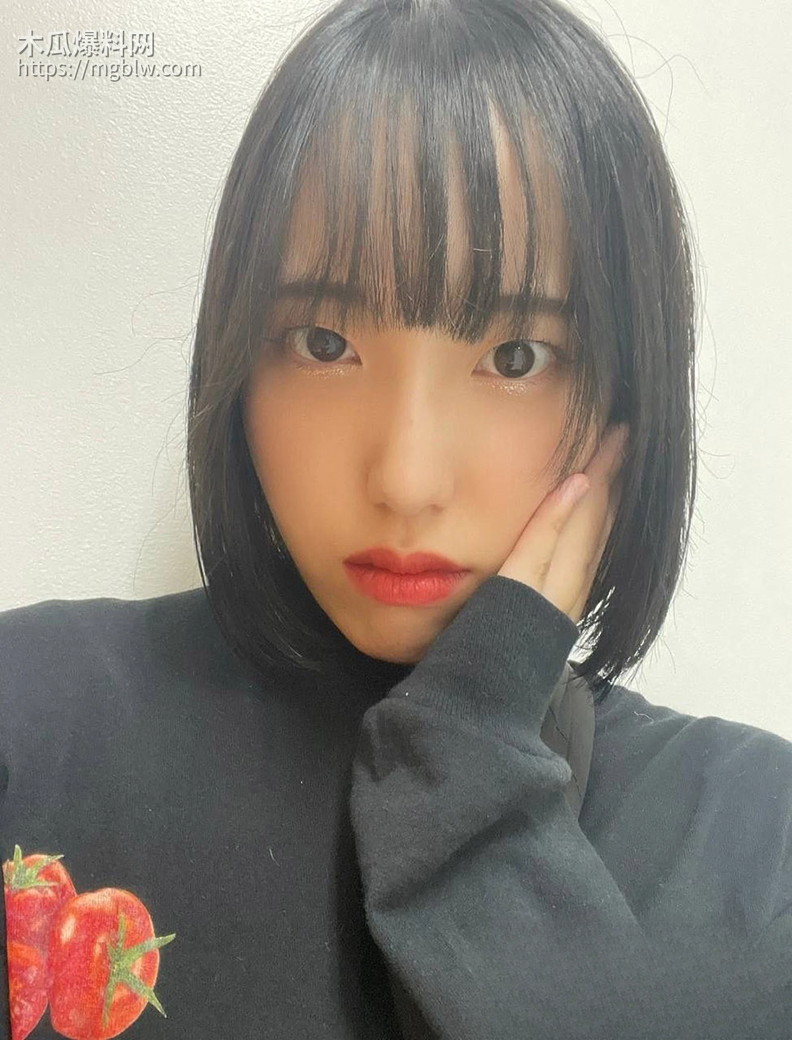 日本清纯美少女裸贷自慰视频1