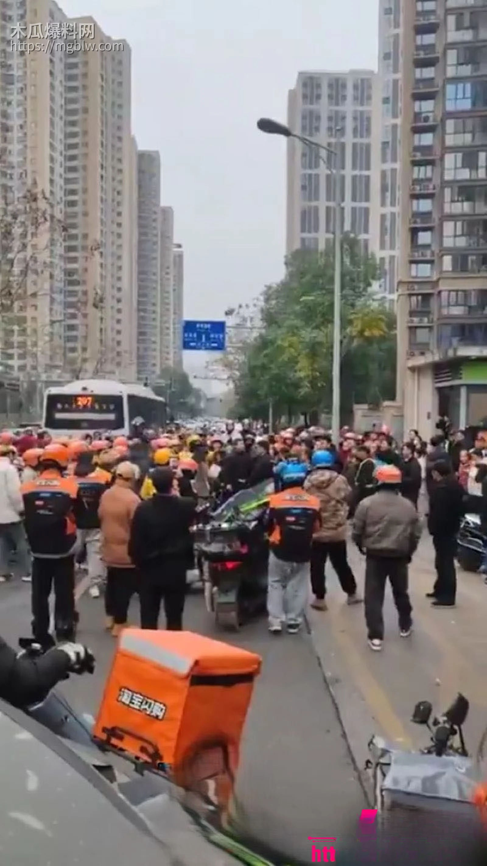 长沙外卖骑手集体抗议 7