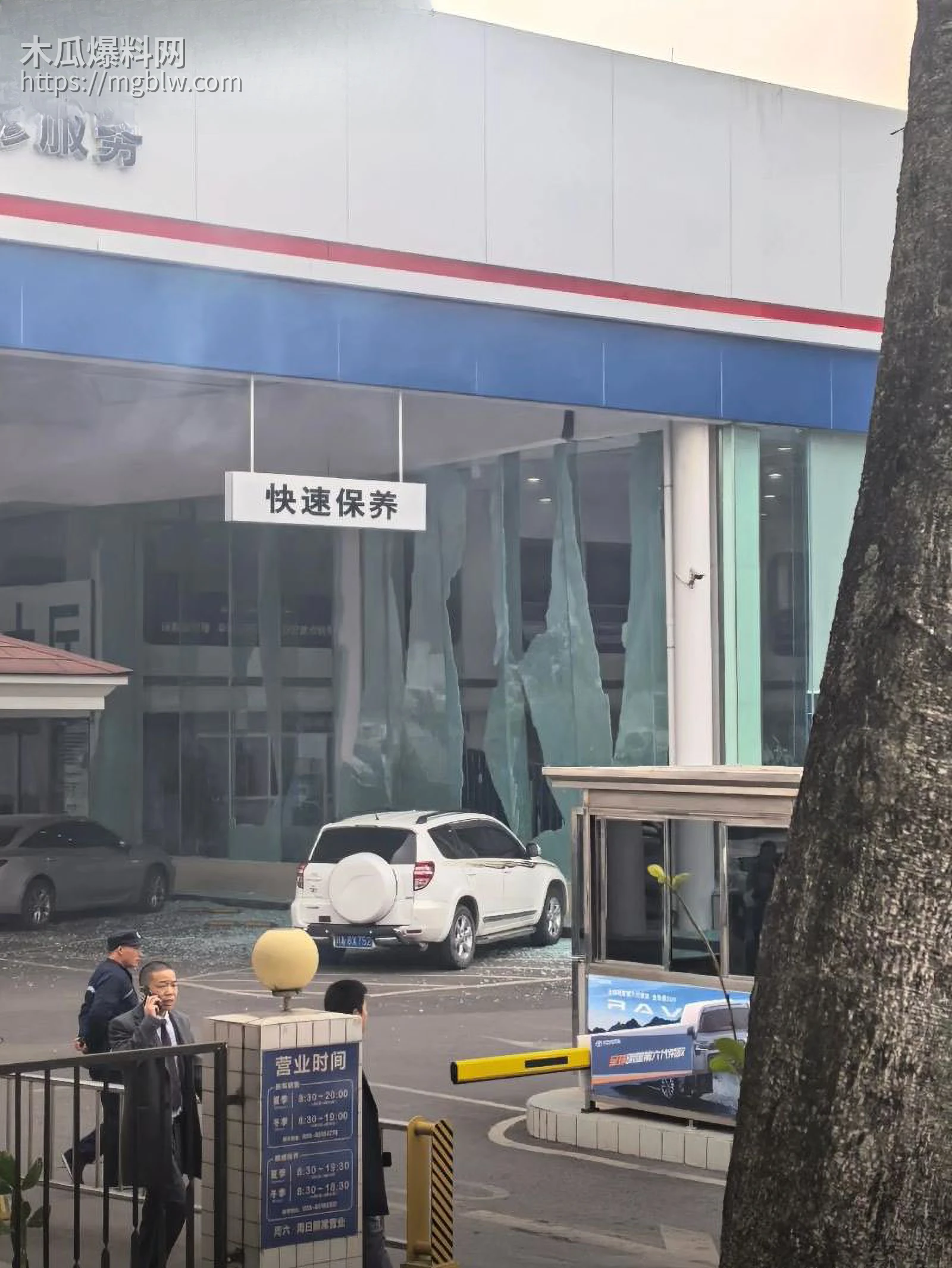 成都丰田4S店惊天爆炸 6