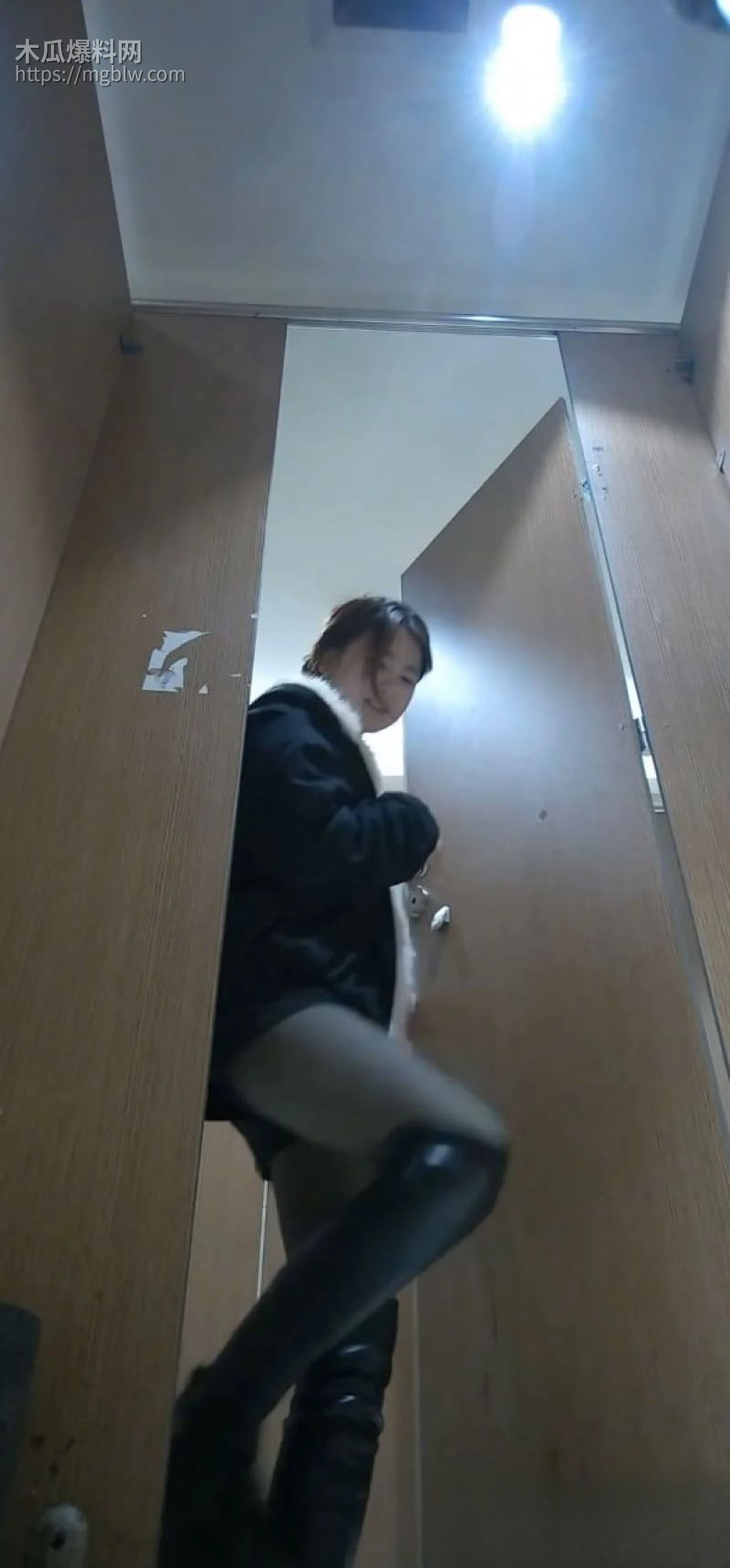 独家偷拍KTV女厕全景 1