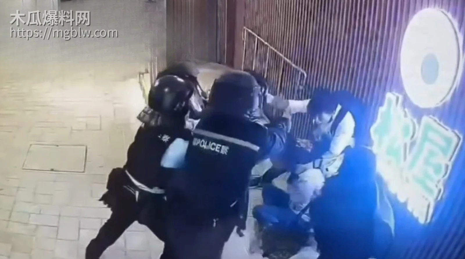 香港屯门市广场持刀伤人事件08