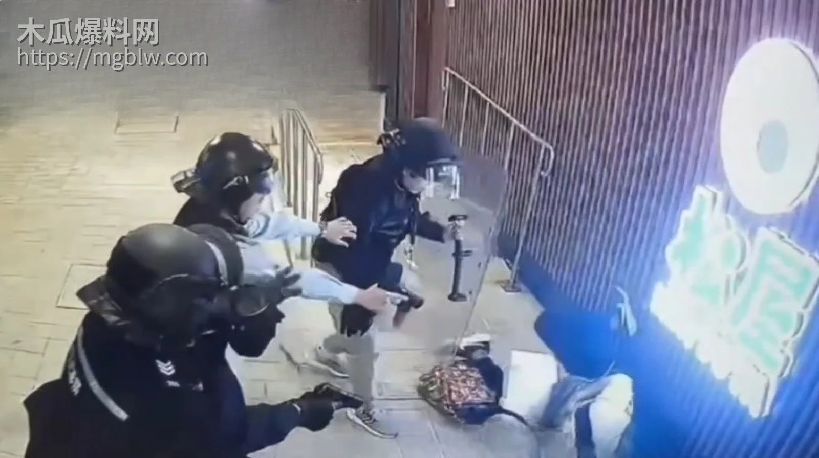 香港屯门市广场持刀伤人事件09