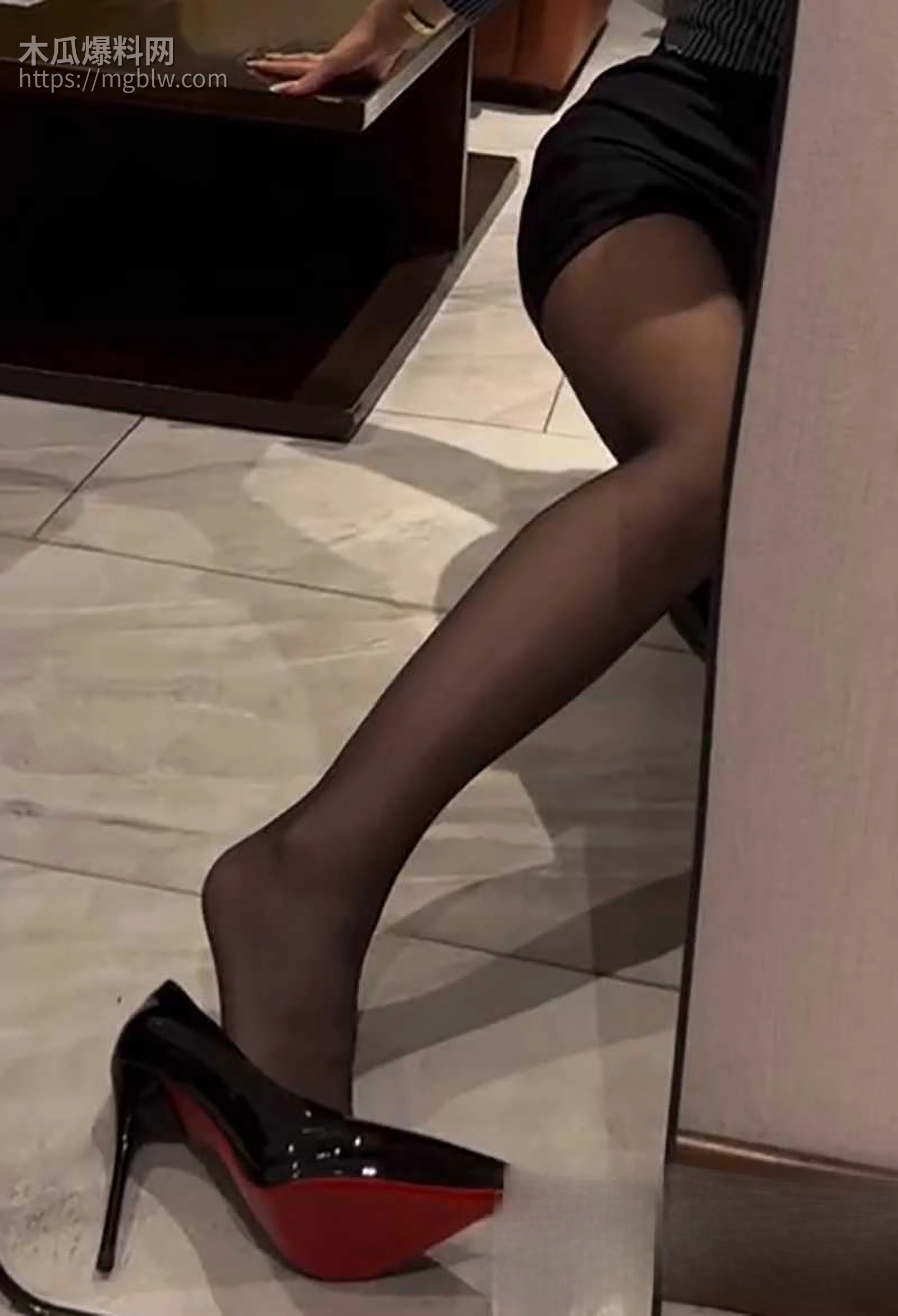 抖音反差人妻贾老板丝袜足控视频流出4拷贝