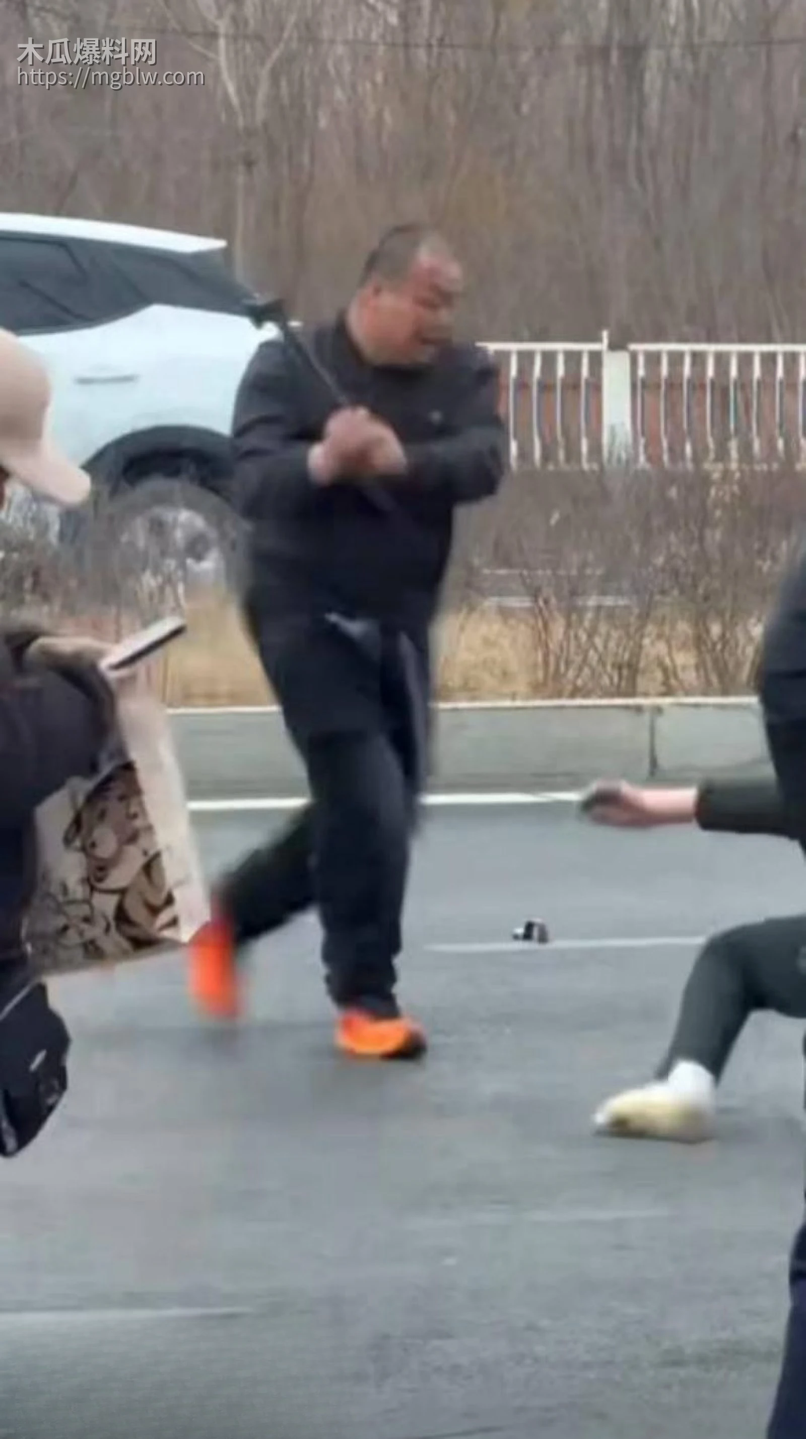 秦皇岛阿那亚斧头砍人事件012