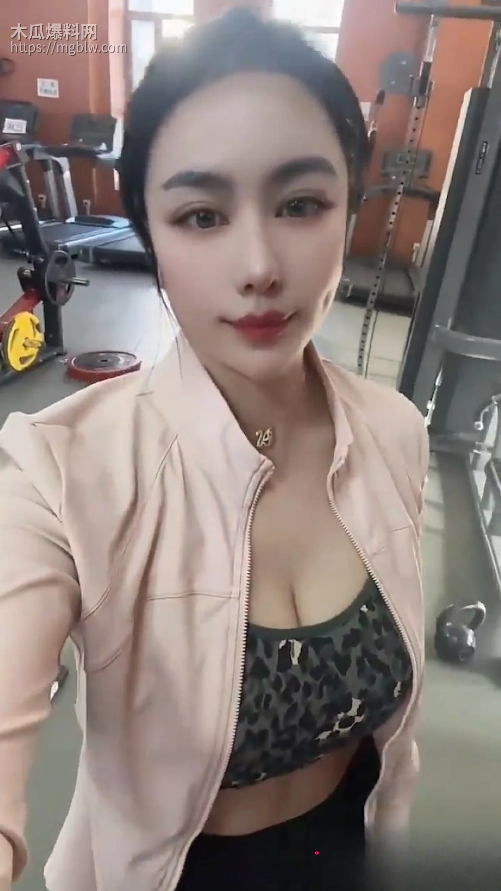 快手巨乳御姐佳美美自慰视频 2