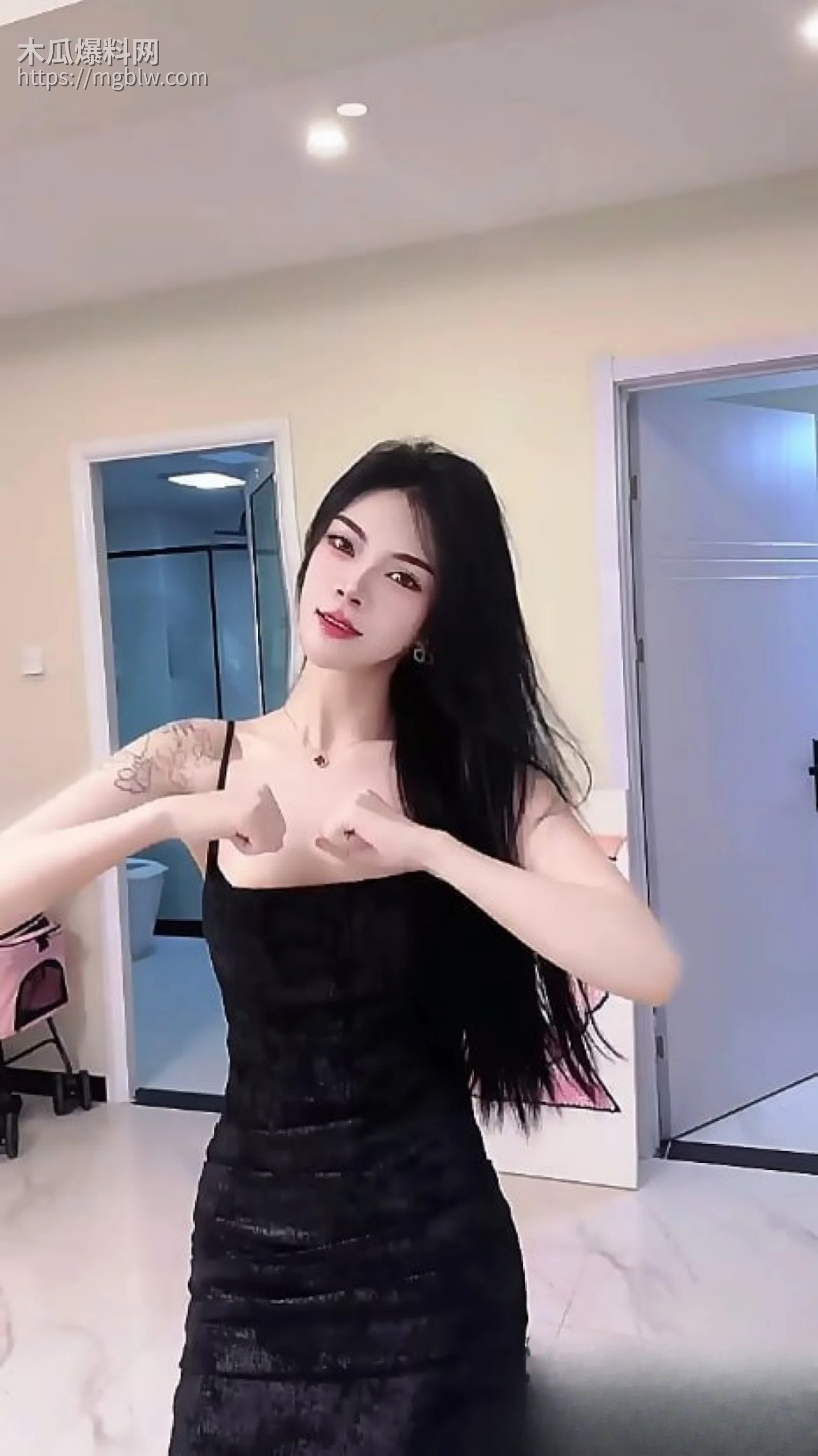 高颜值名媛被榜一大哥重金拿下  4