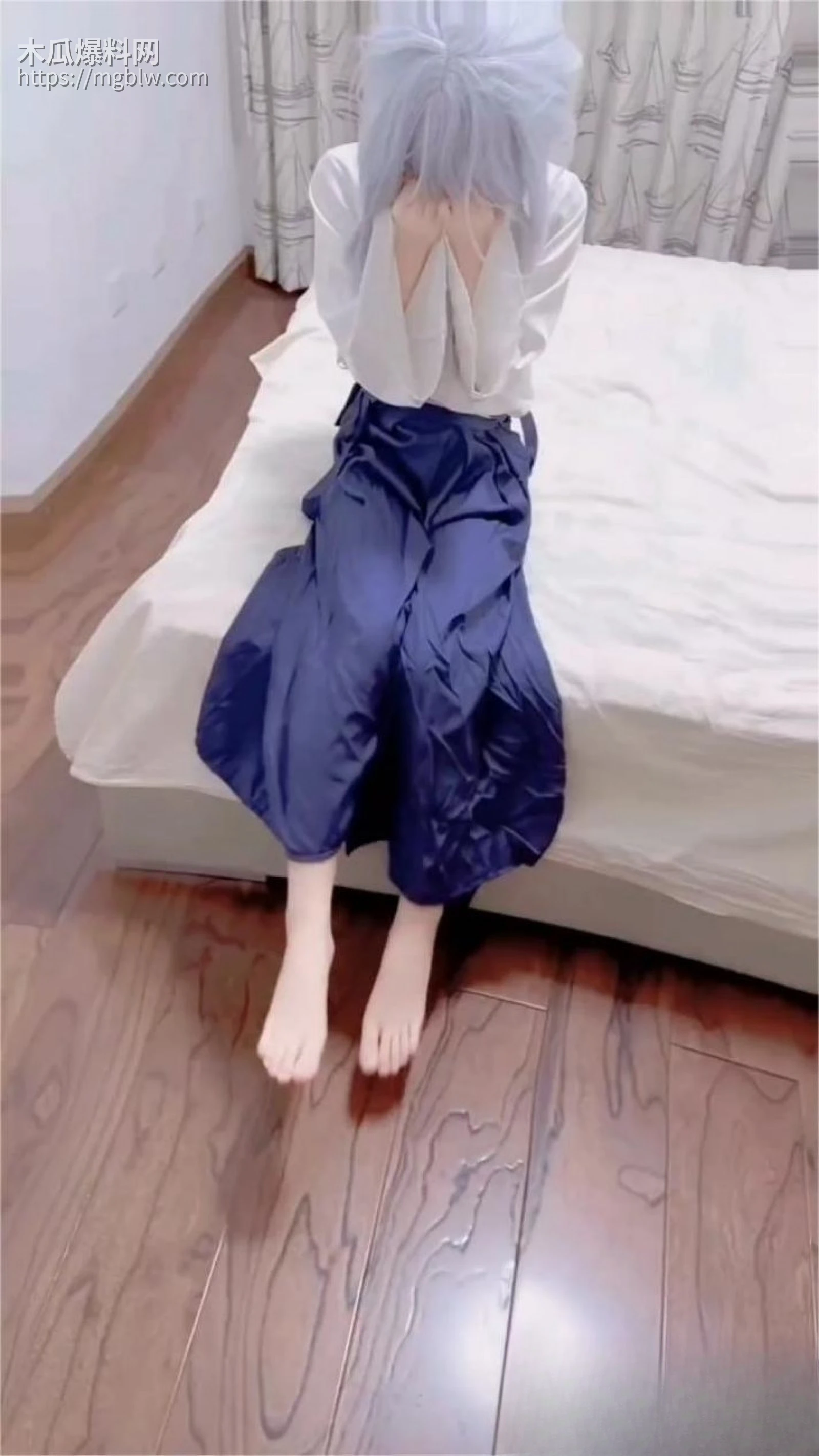 萝莉福利姬 柔柔呱 神里绫华制服私拍   1