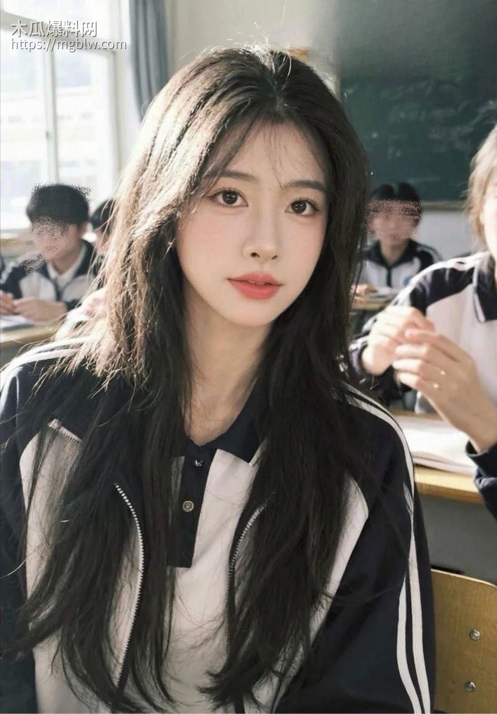 四川女大学生 宿舍大尺度自拍 1