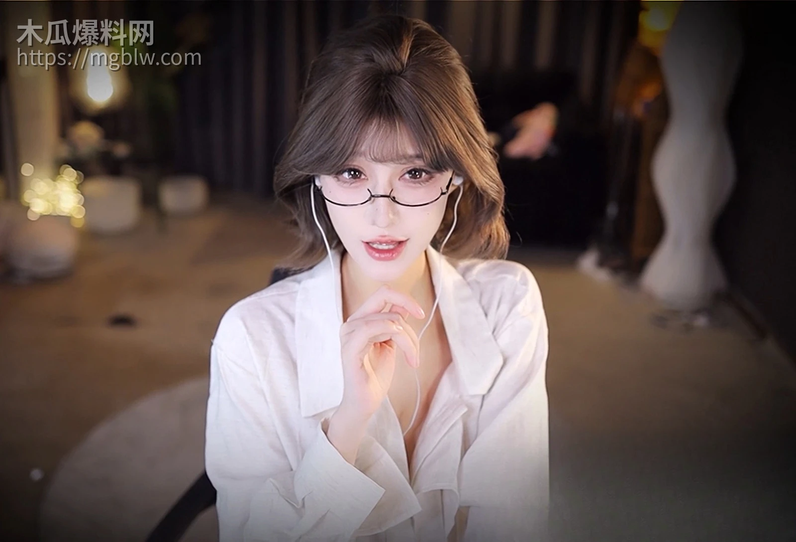 虎牙主播极品高颜值反差女神张爱玲淫语诱惑视频流出1拷贝