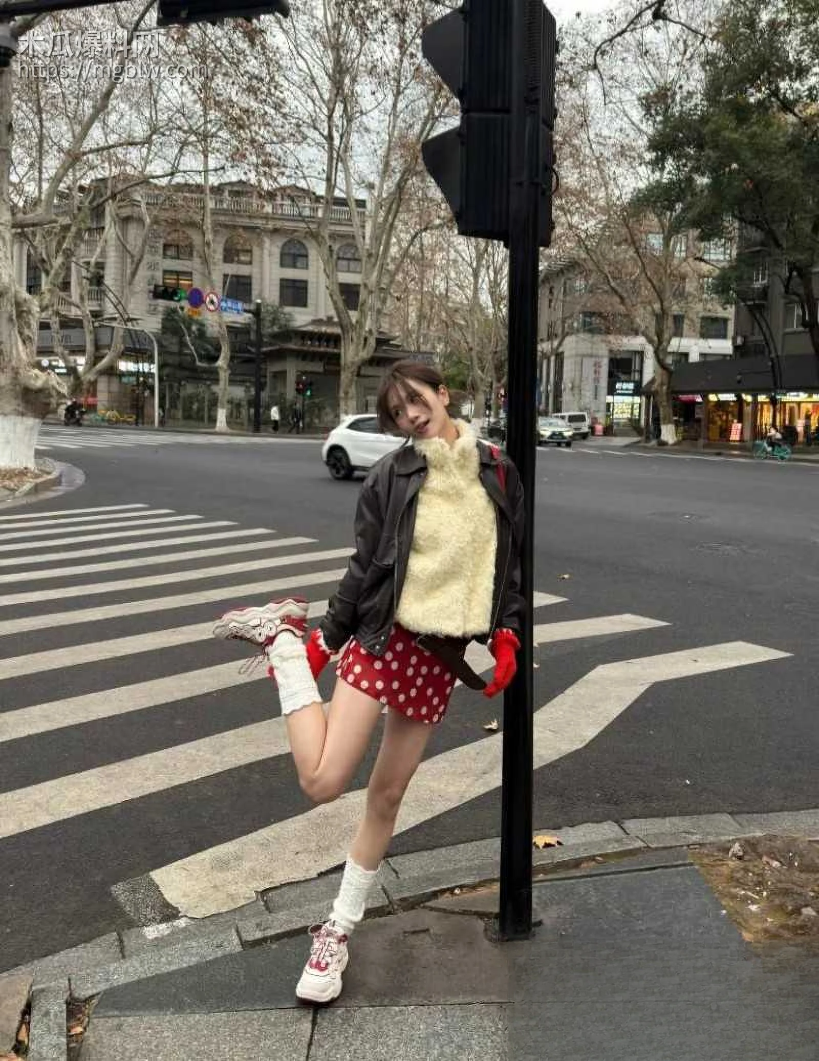 小红书浙江女留学生倒贴英国男02