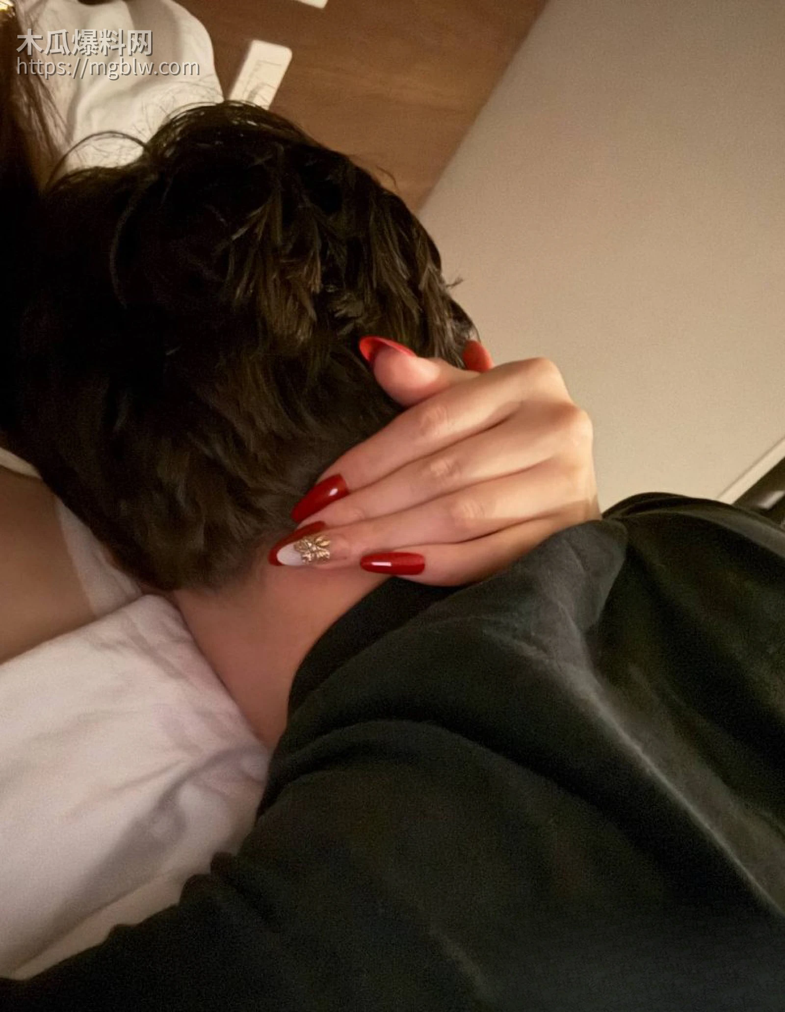 小红书浙江女留学生倒贴英国男015