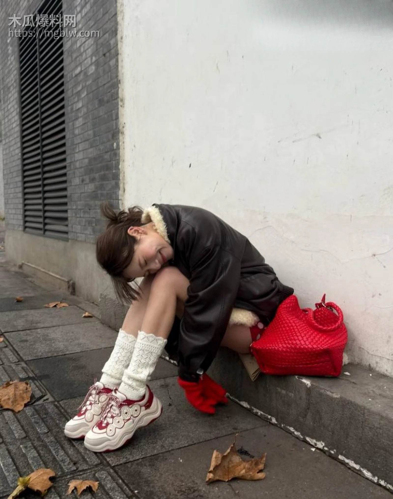 小红书浙江女留学生倒贴英国男03