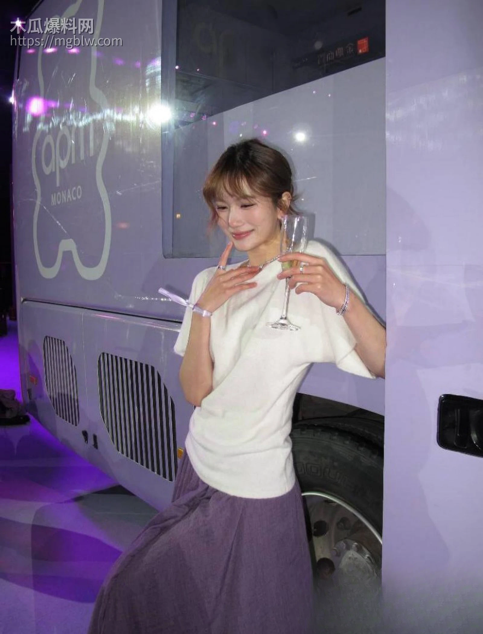 小红书浙江女留学生倒贴英国男08