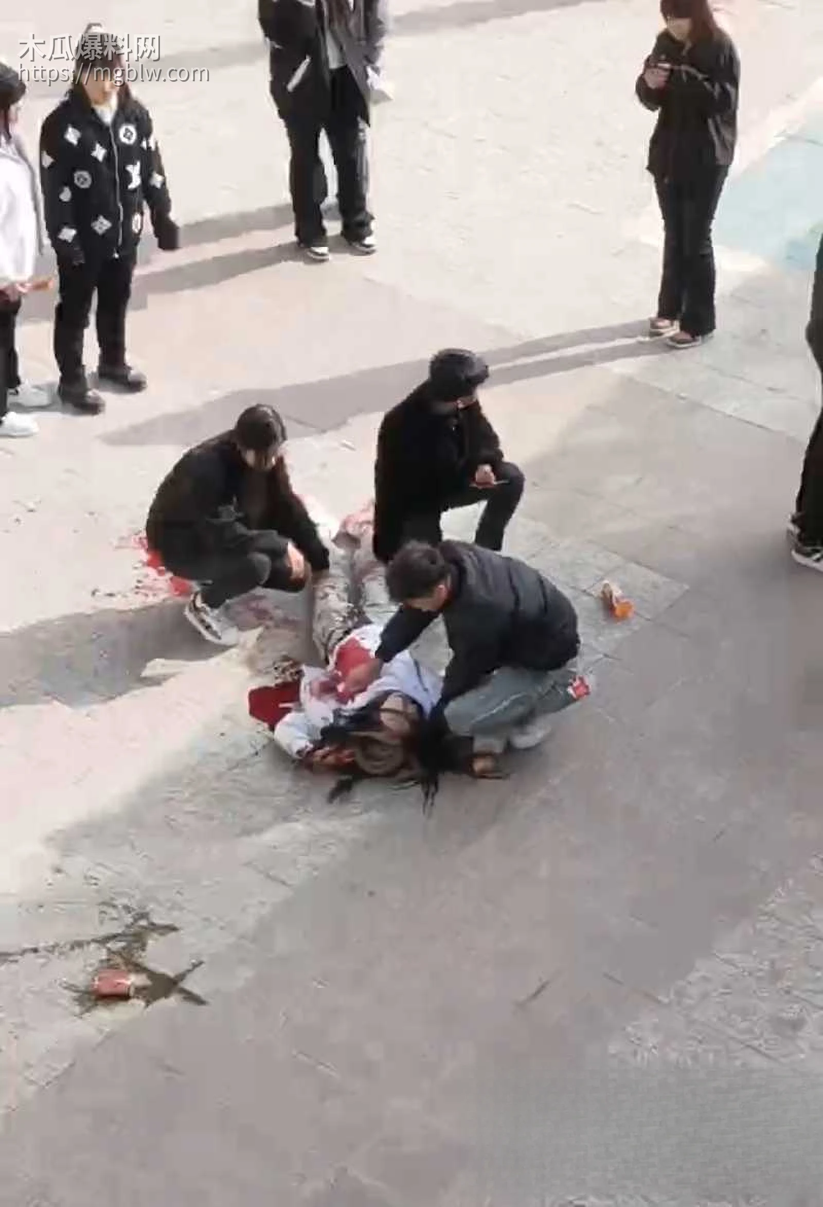 青海西宁城北区南门体育馆初中生杀人视频流出3拷贝