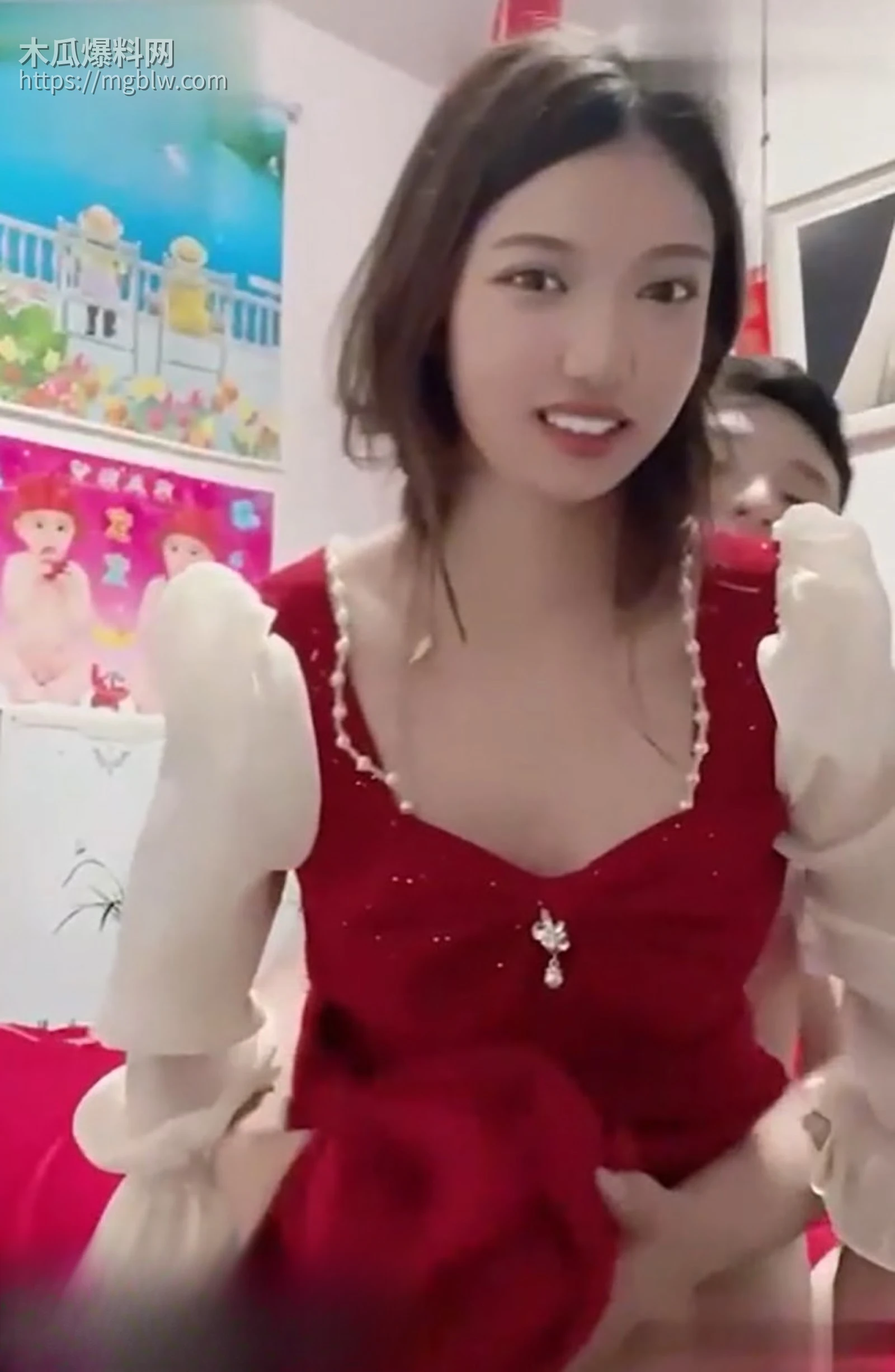 重庆新婚小夫妻 张玉兮 可爱漂亮反差婊 新婚洞房私拍泄露 口交女上位乘骑 后入狂操叫爸爸