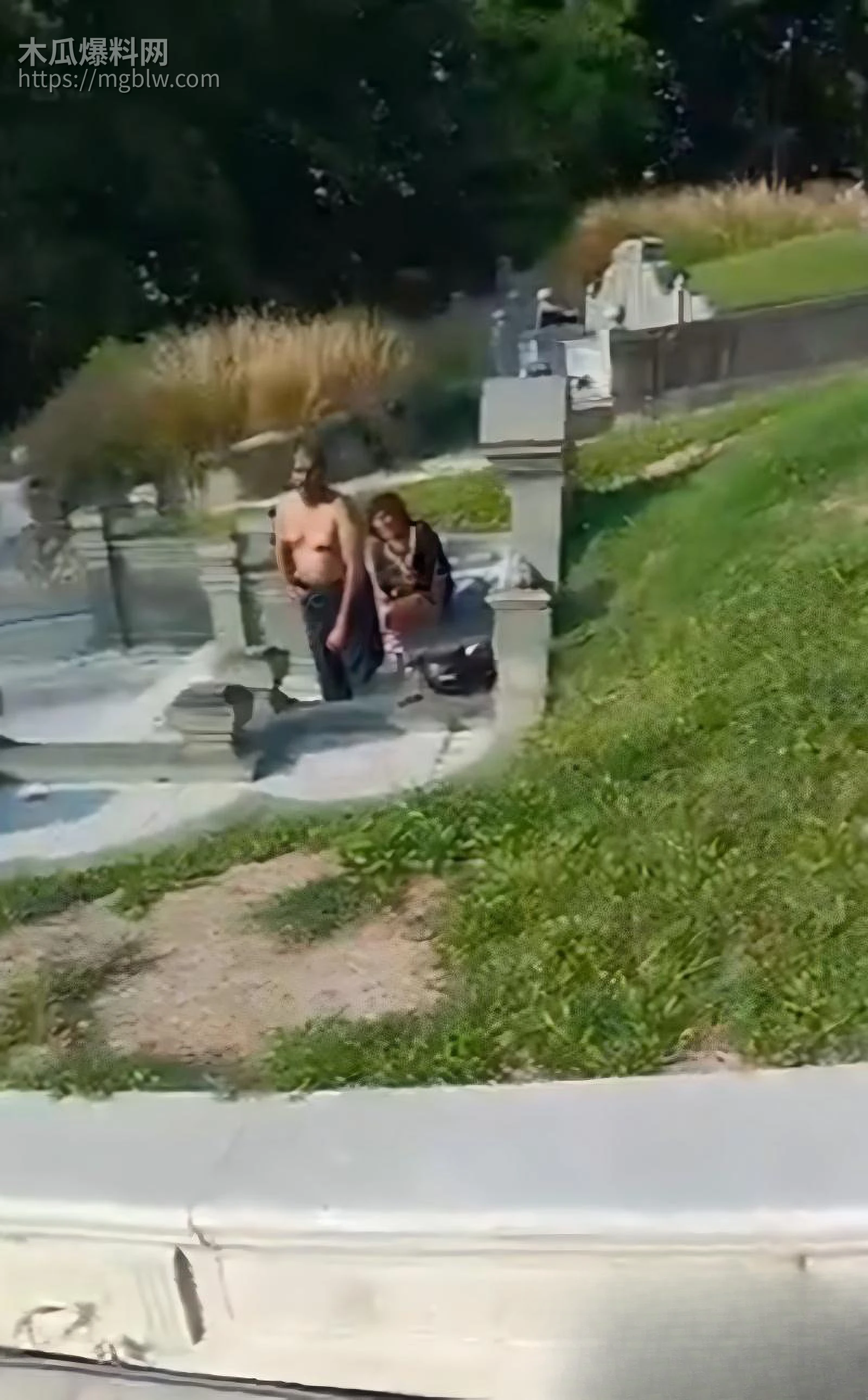 马来西亚墓园58岁老头野战视频04