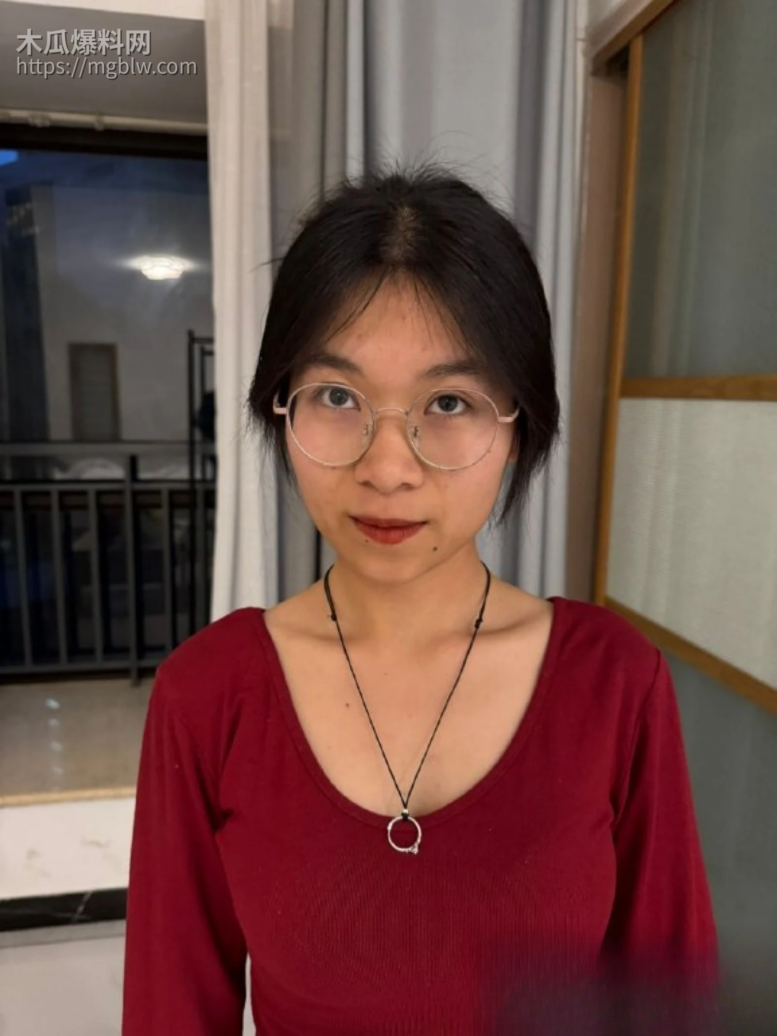 湖南衡阳师范教师 邓煜馨 遭金主曝光淫荡自拍 3