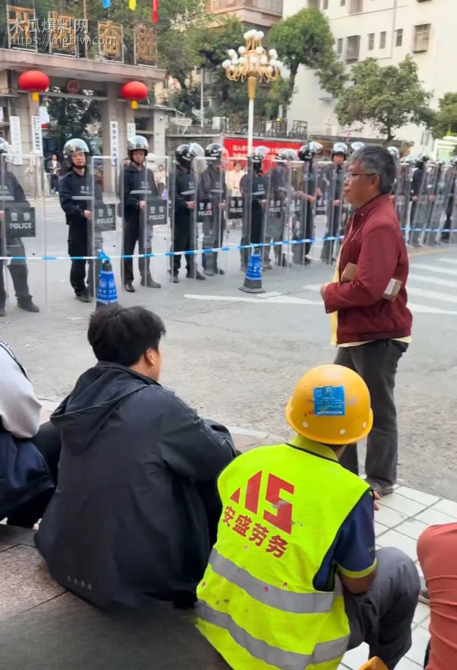 广东茂名信宜市政府强拆征地警民冲突视频流出1拷贝