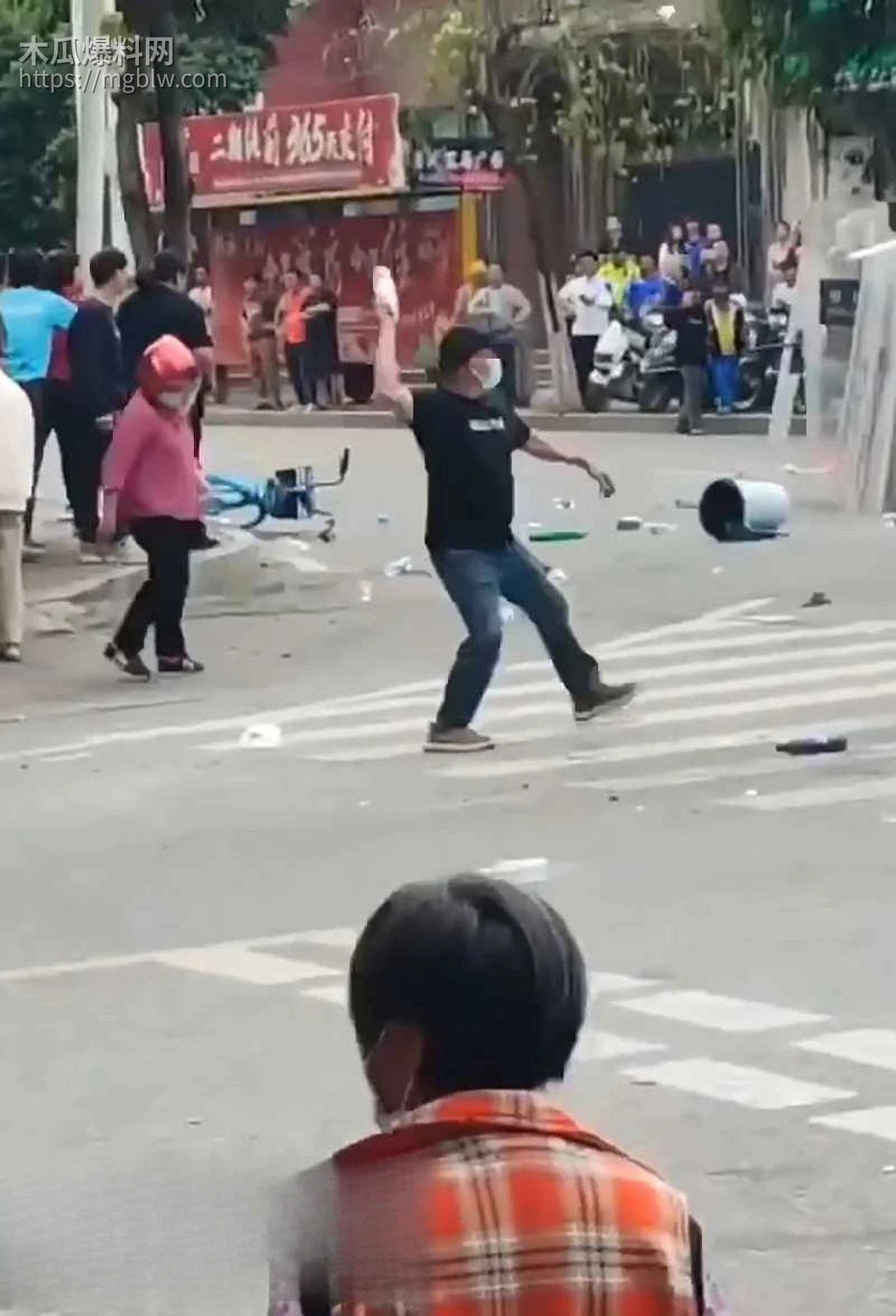 广东茂名信宜市政府强拆征地警民冲突视频流出6拷贝