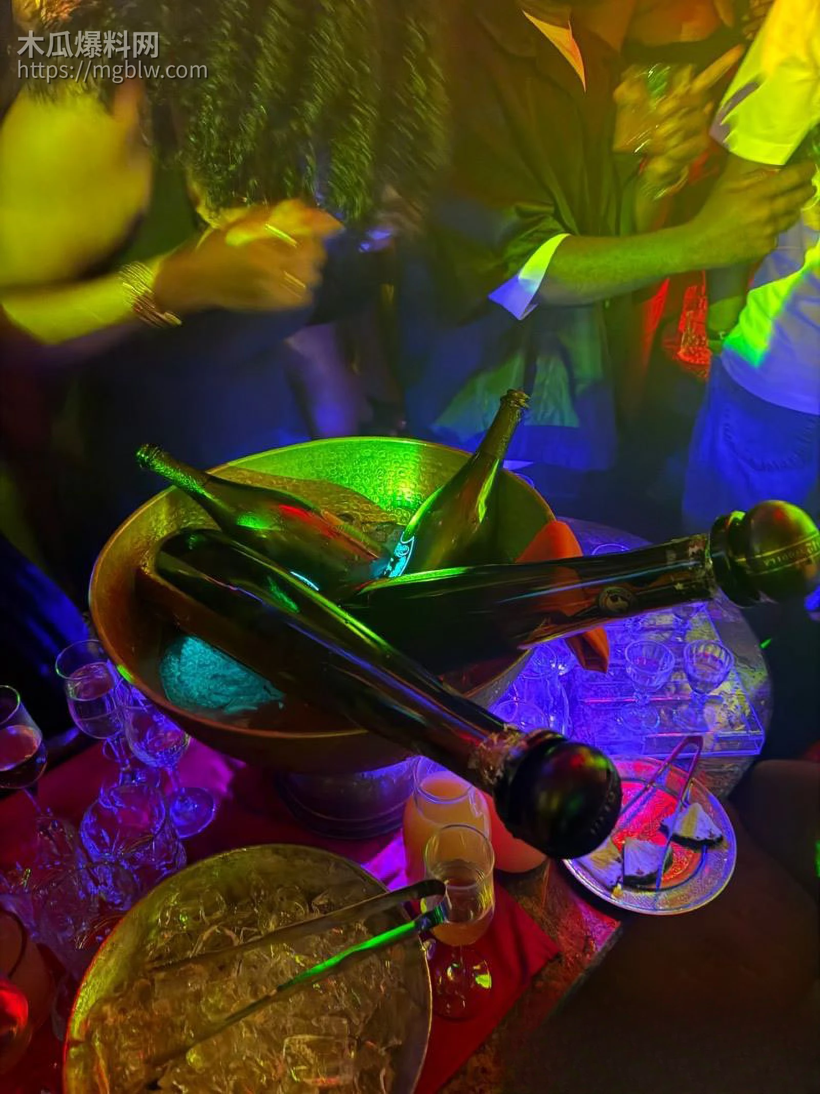 抖音300万粉乖乖女小米没脾气塌房 9