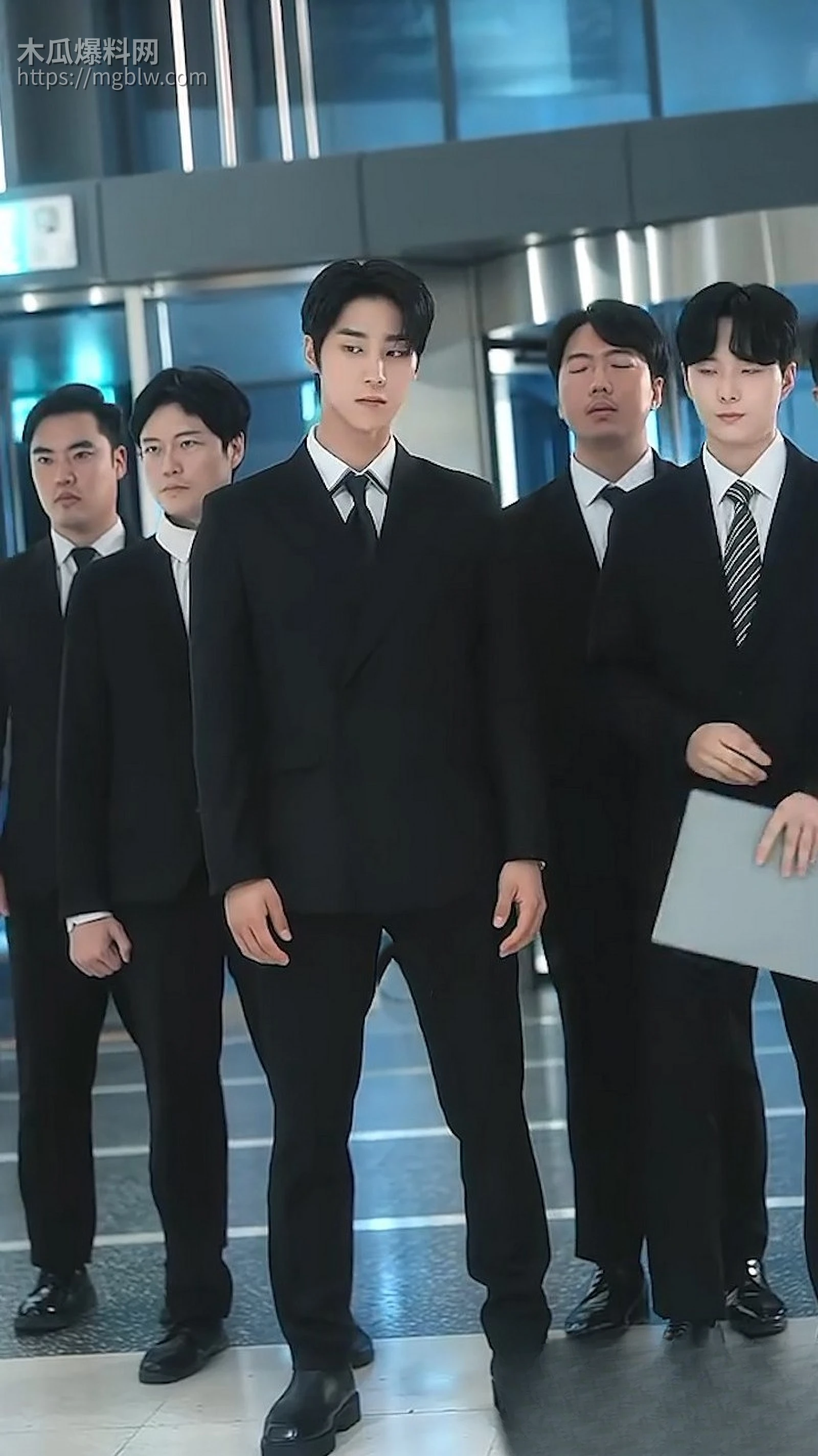 热播短剧前辈都是偶然吗新作 1