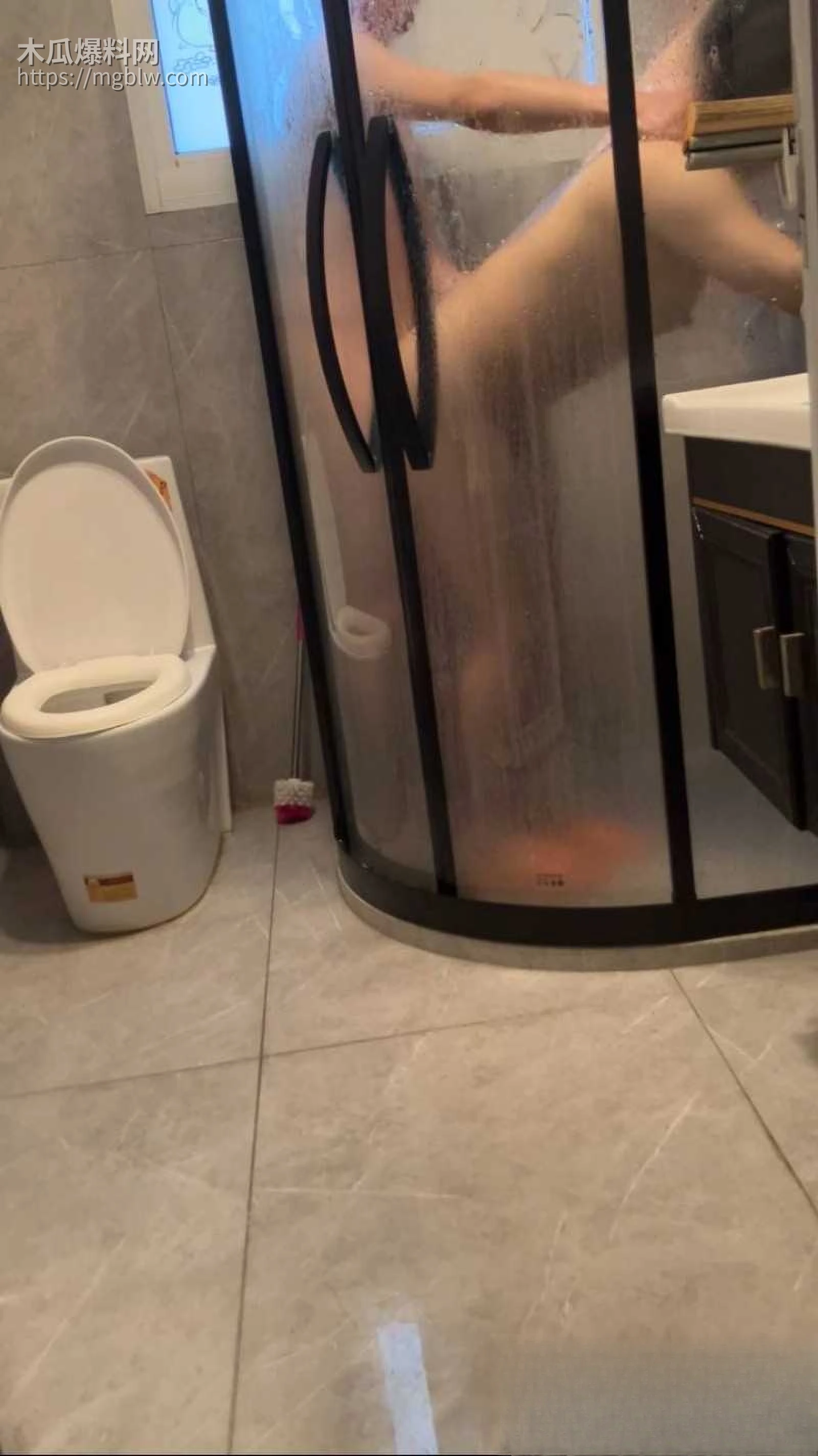 51原创爱吃饺子和嫂子和嫂子浴室偷情04