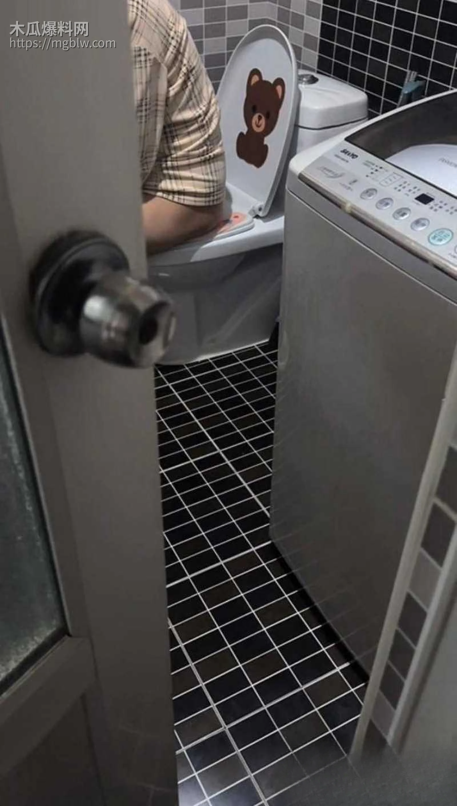 真实小王子对镜后入操老妈02