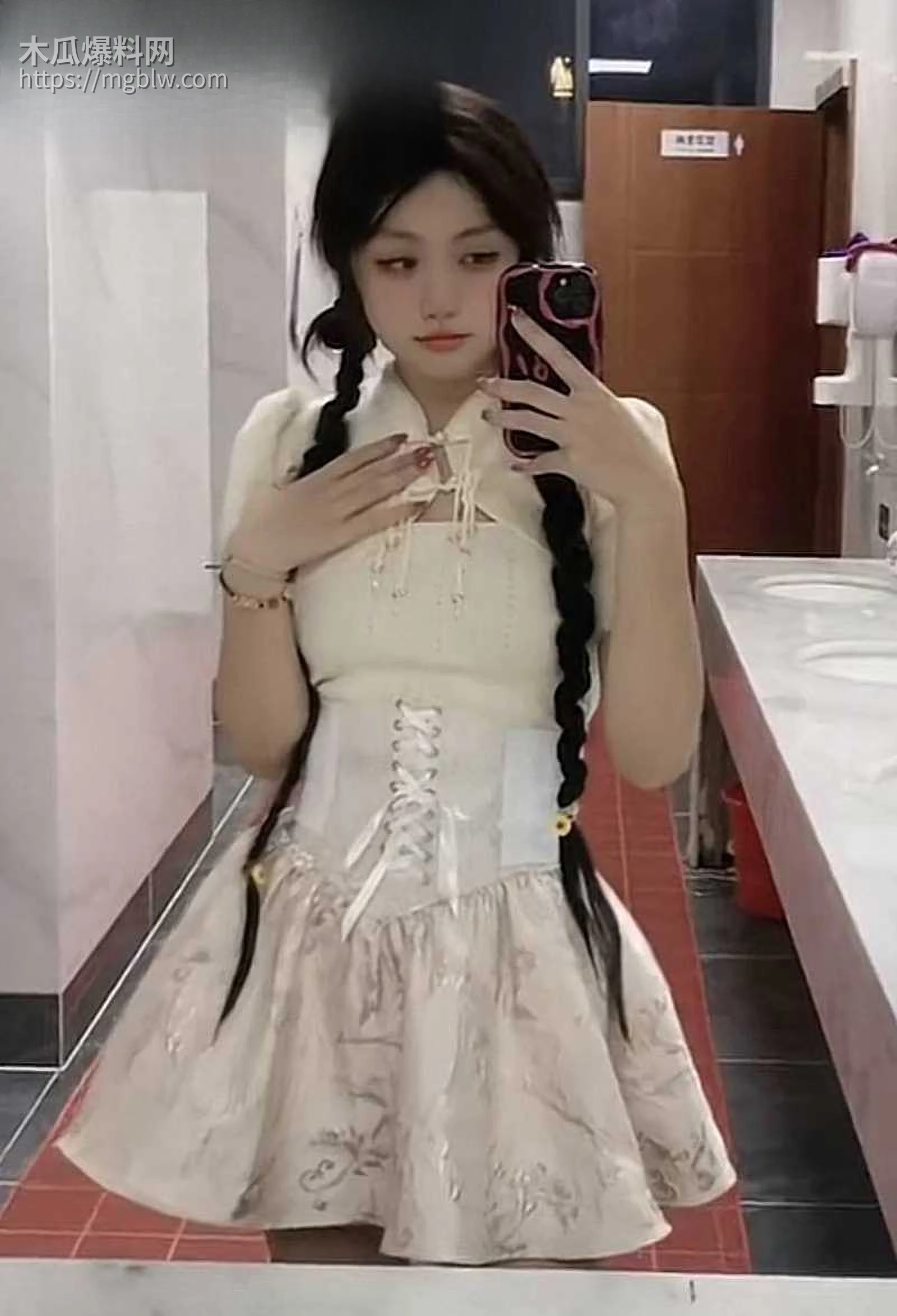 古装大奶少妇王静跟男友性爱视频泄漏3拷贝