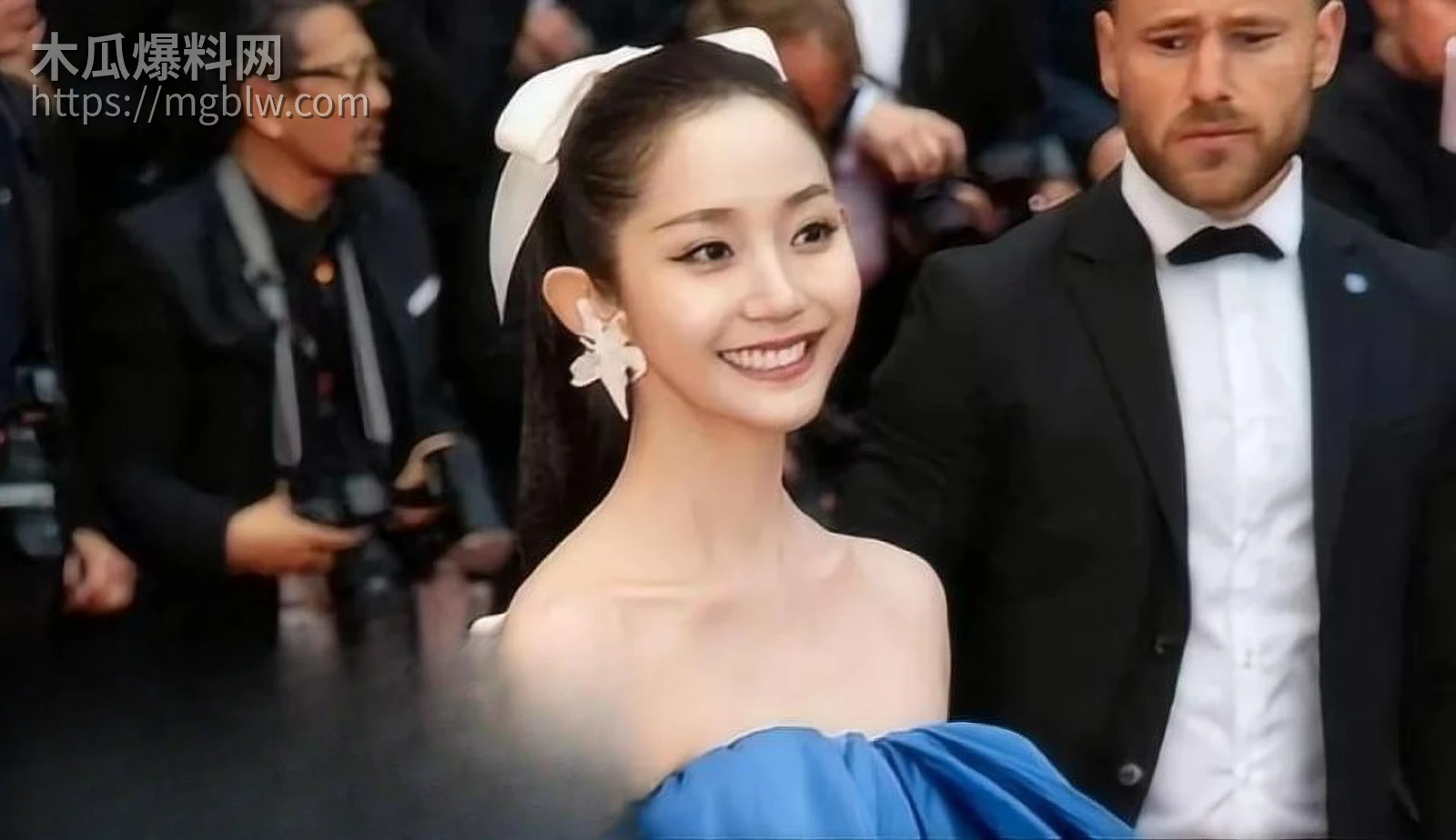 万千惠拿裸照当婚礼迎宾照015