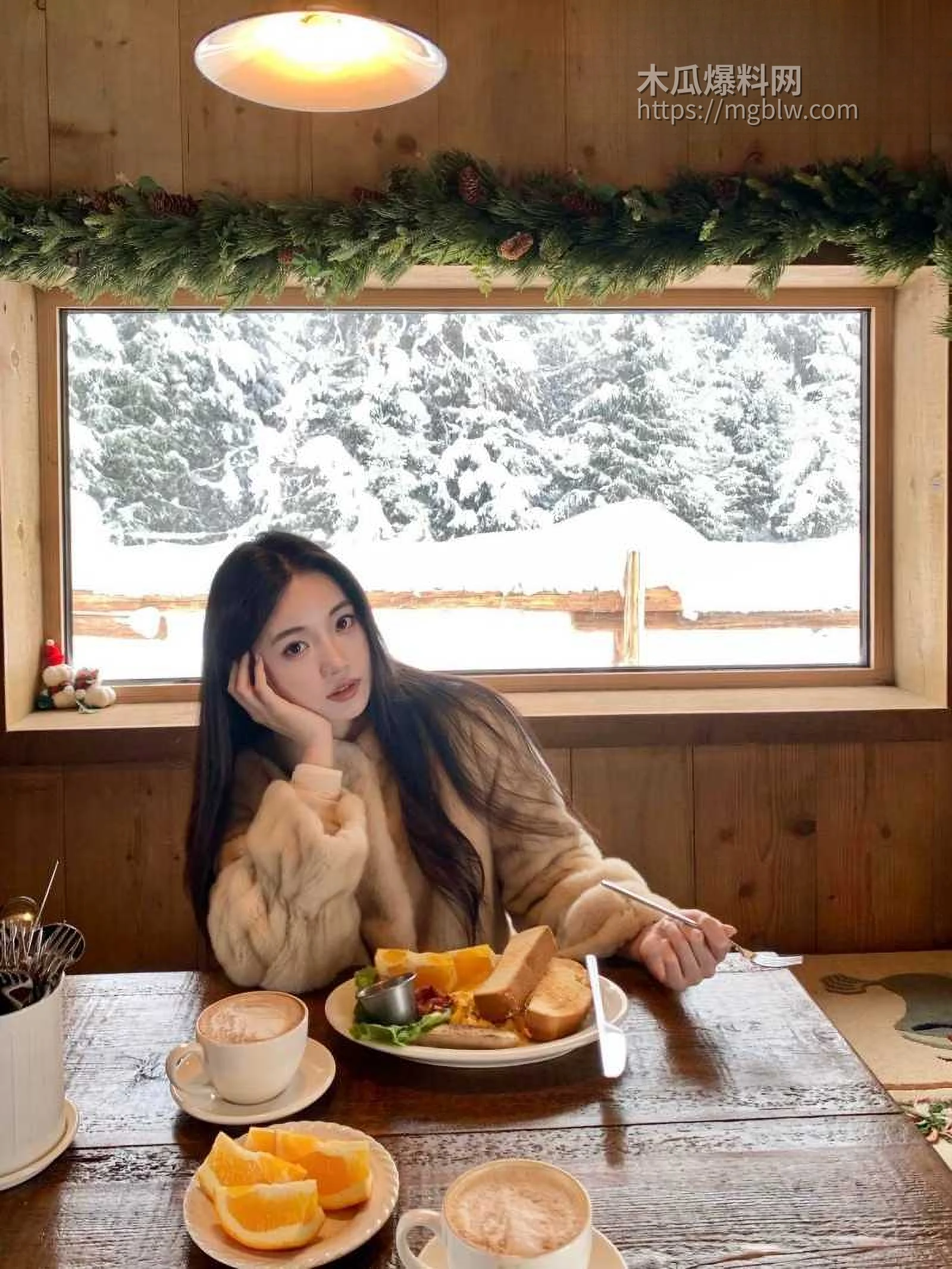 清纯少女遭金主调教私拍 3