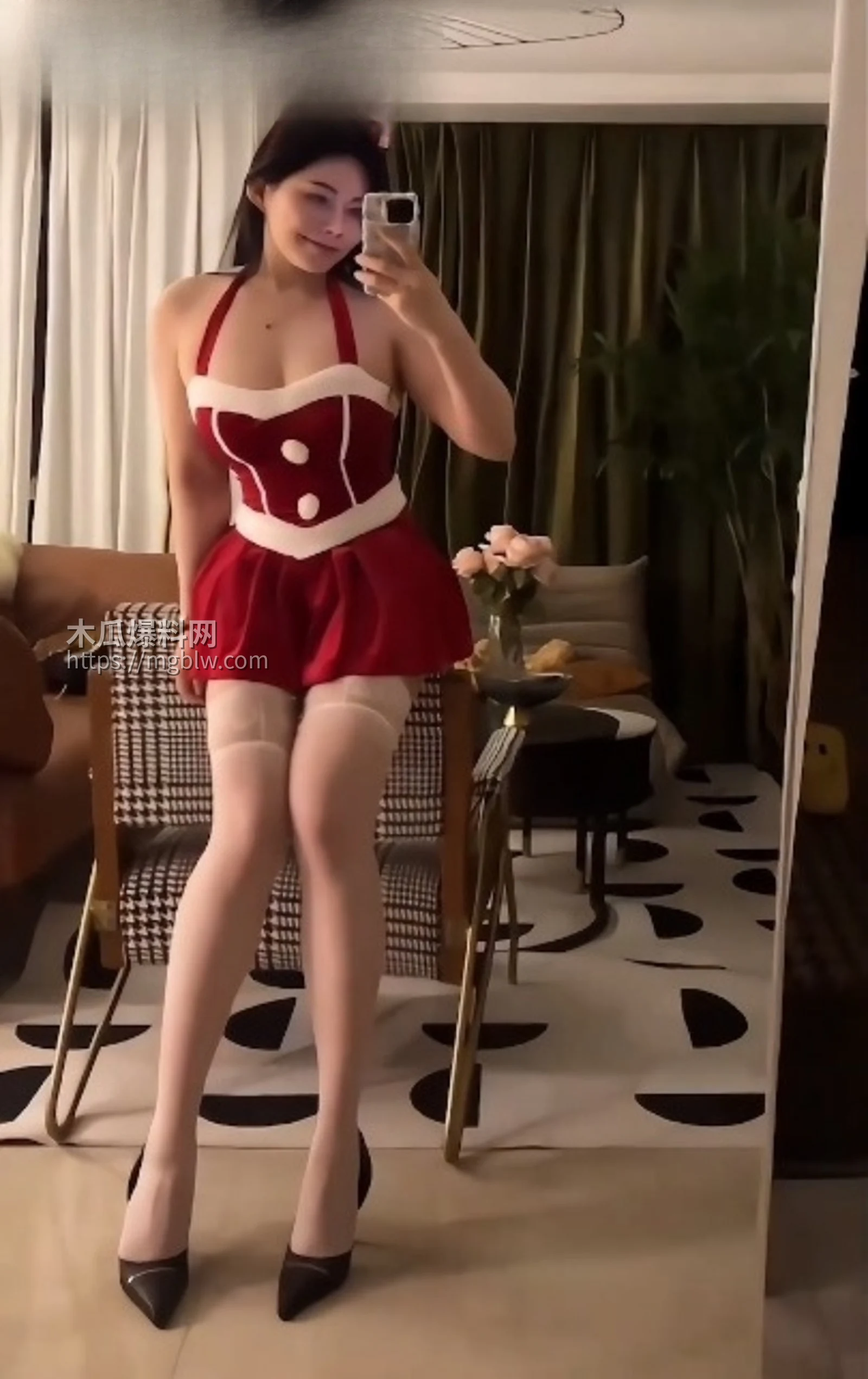 巨乳骚母狗妈妈被猛操6