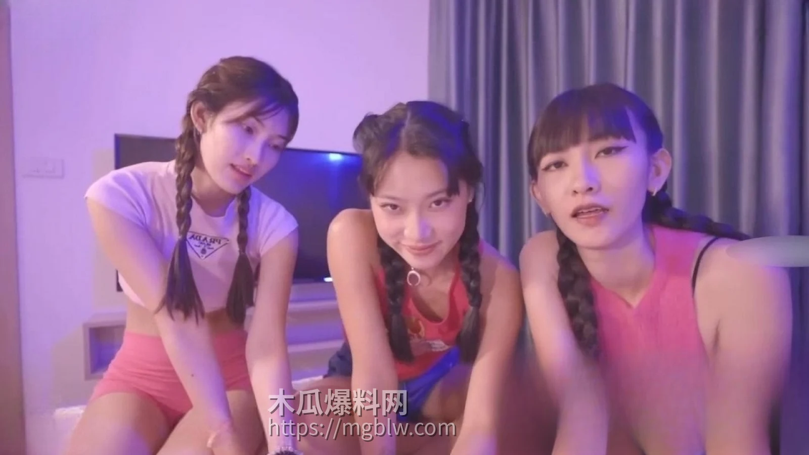 刘玥JUNELIU4P淫乱狂欢1