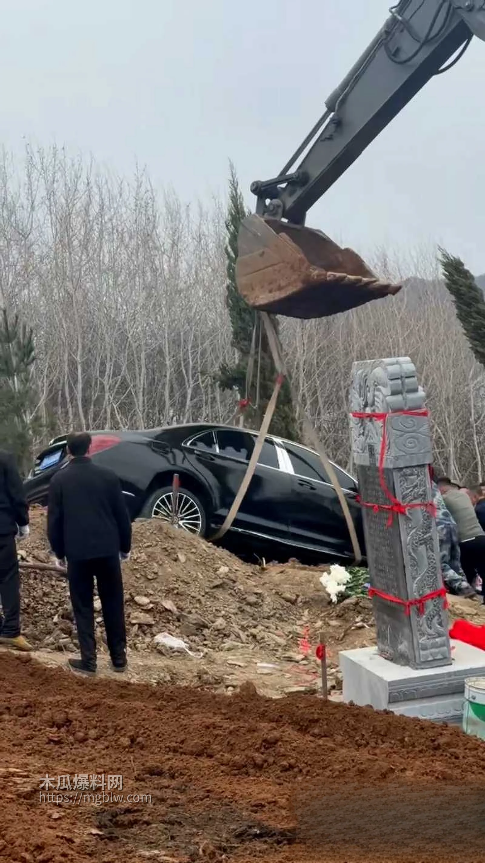 东北大哥 离世百万奔驰随葬入土2