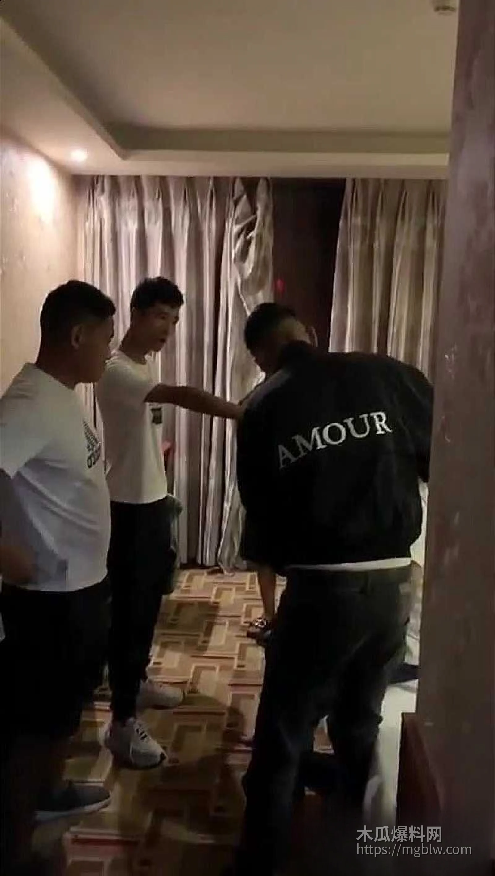 原配带兄弟抓奸现场直击 6