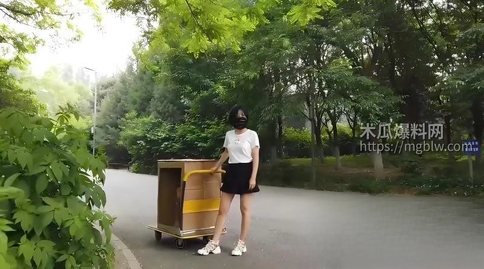 北京天使Ariel公园露出视频01