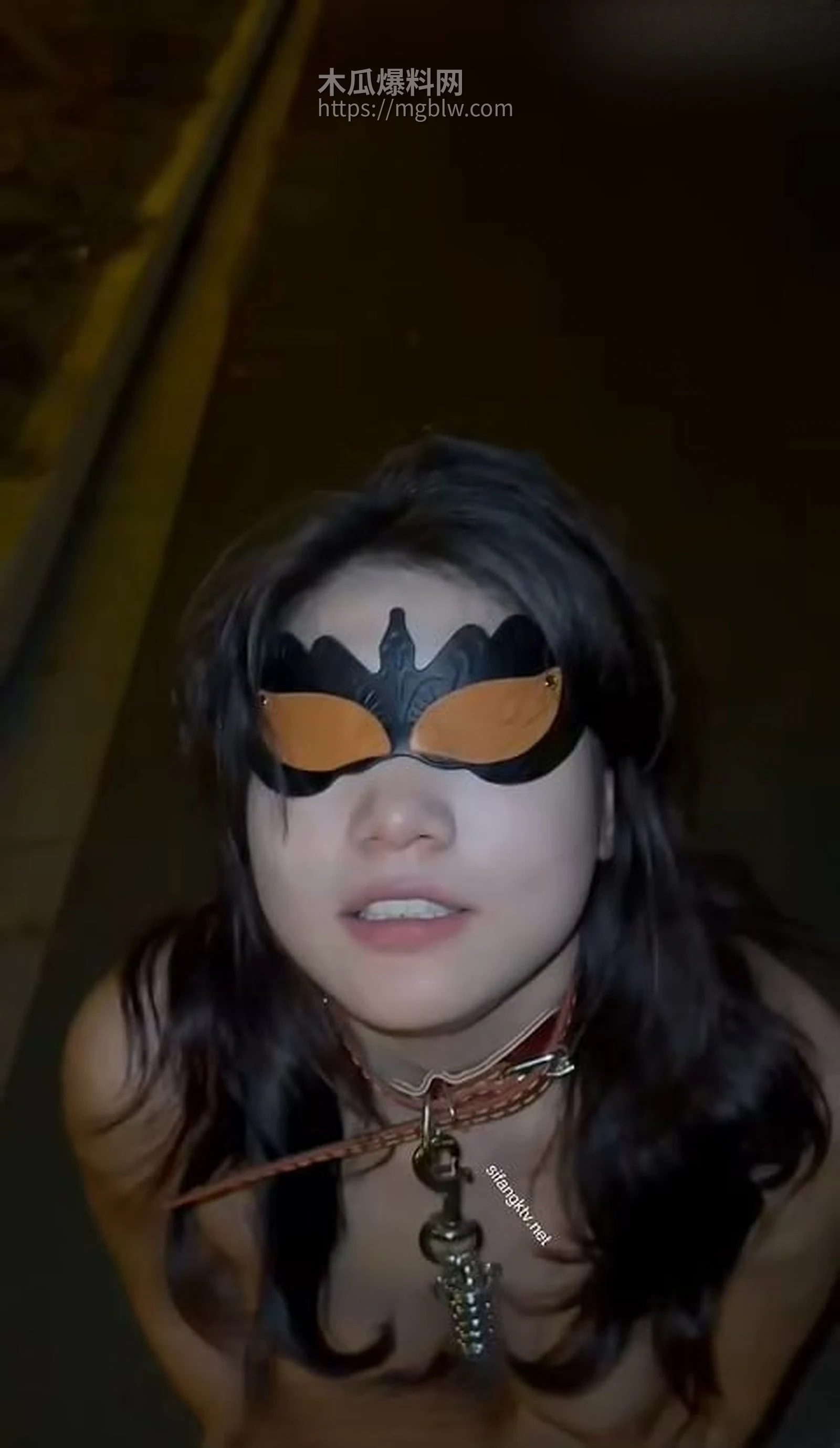 顶级反差母狗户外露出  2