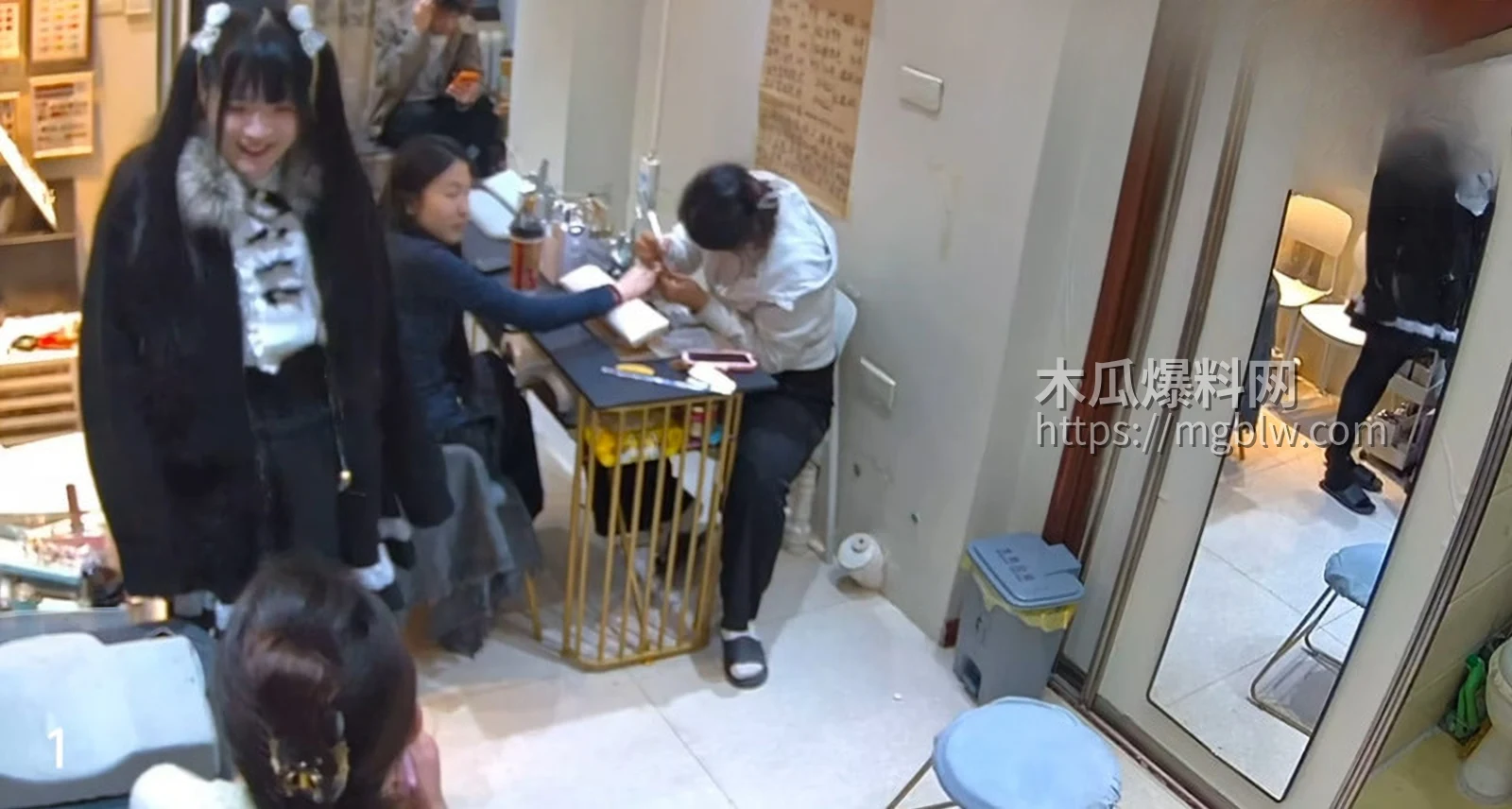 坦克巨乳仙女做美甲现场漏尿 4