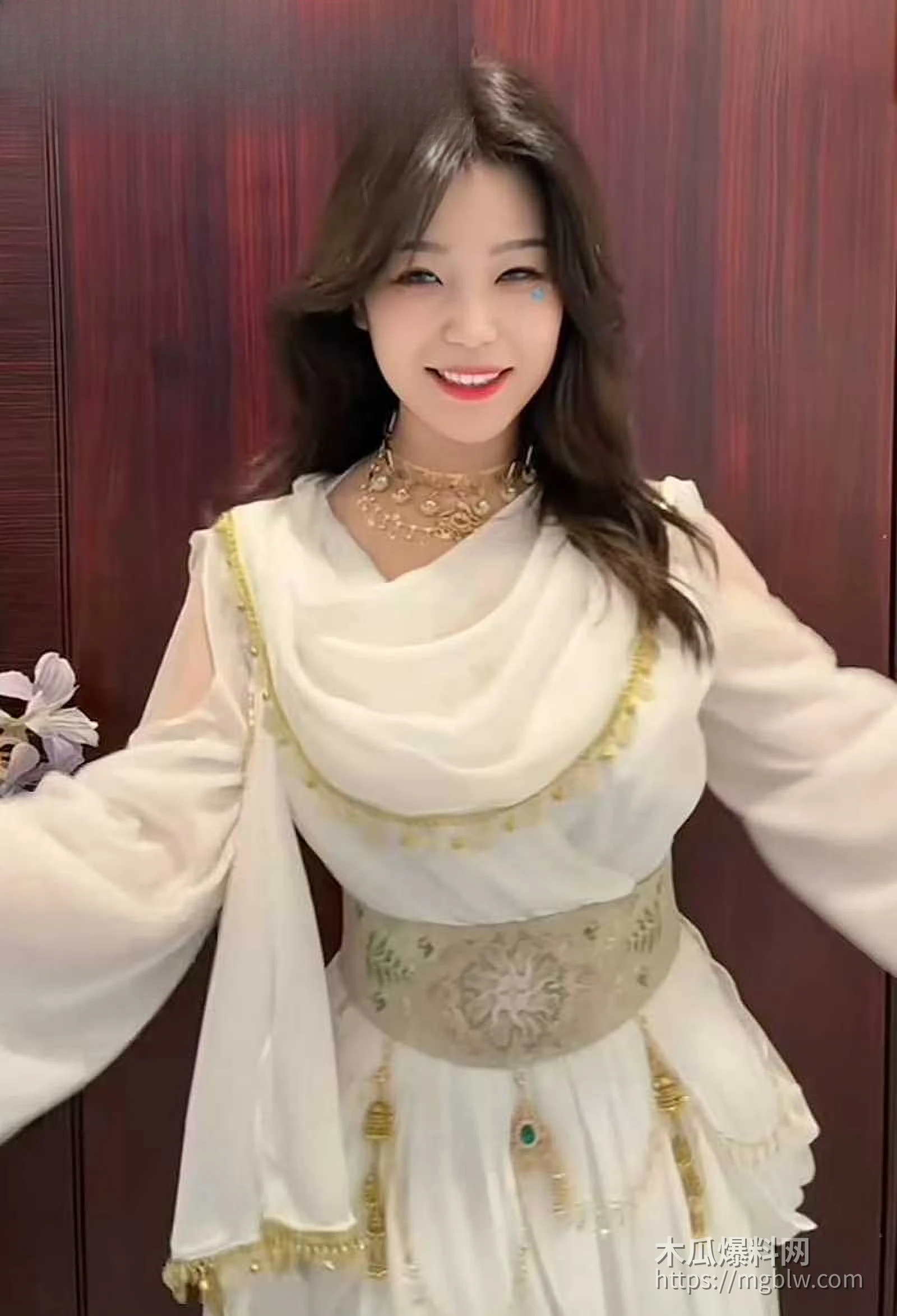 抖音30万粉丝极品G奶御姐苏菲呀与榜一大哥定制私拍流出4拷贝