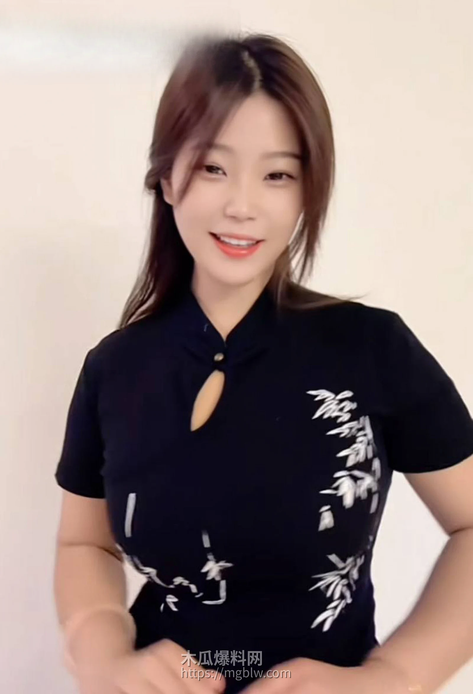 抖音30万粉丝极品G奶御姐苏菲呀与榜一大哥定制私拍流出5拷贝