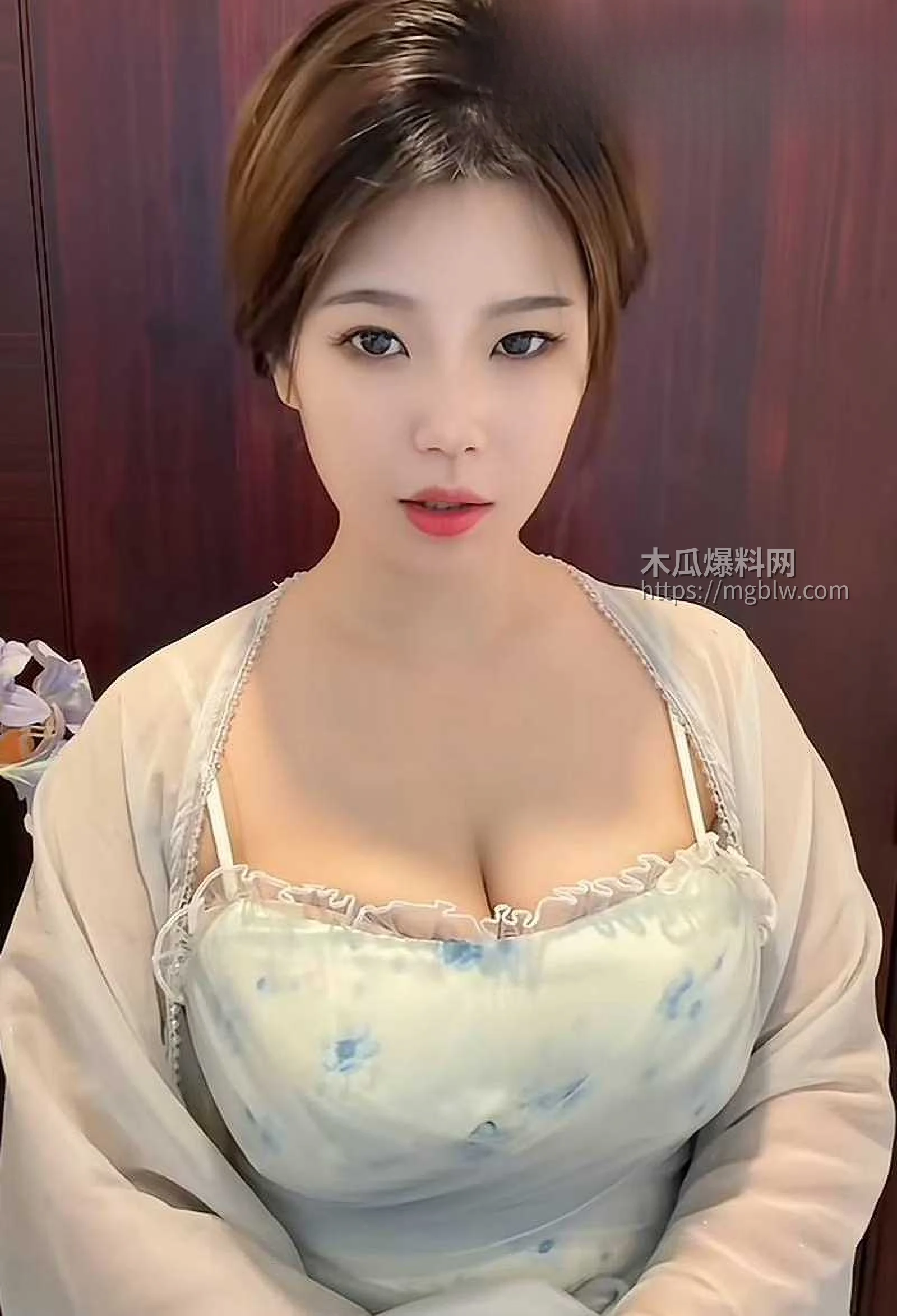 抖音30万粉丝极品G奶御姐苏菲呀与榜一大哥定制私拍流出6拷贝