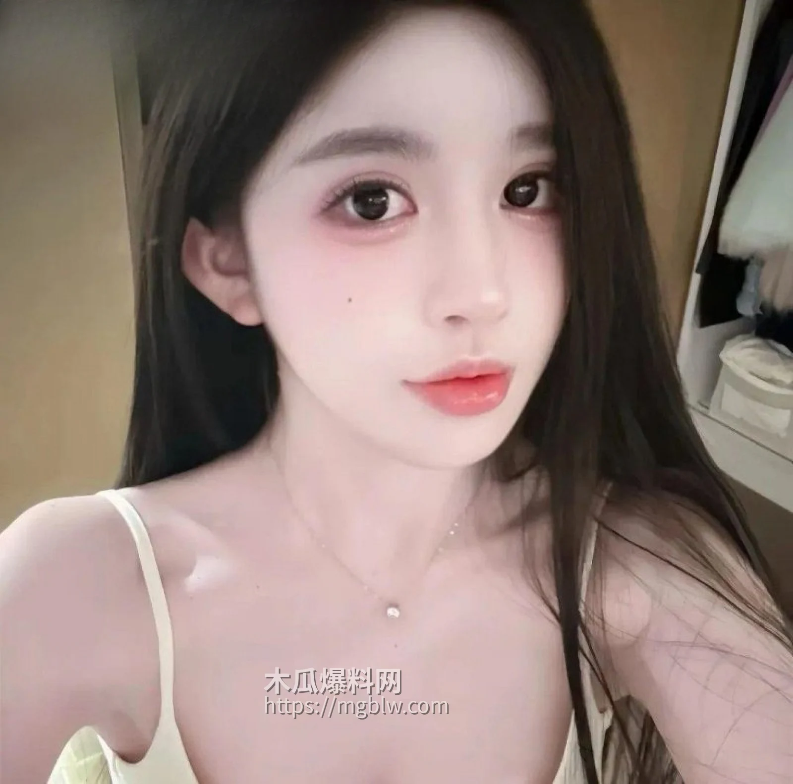 拜金模特阮阮下海卖逼视频04