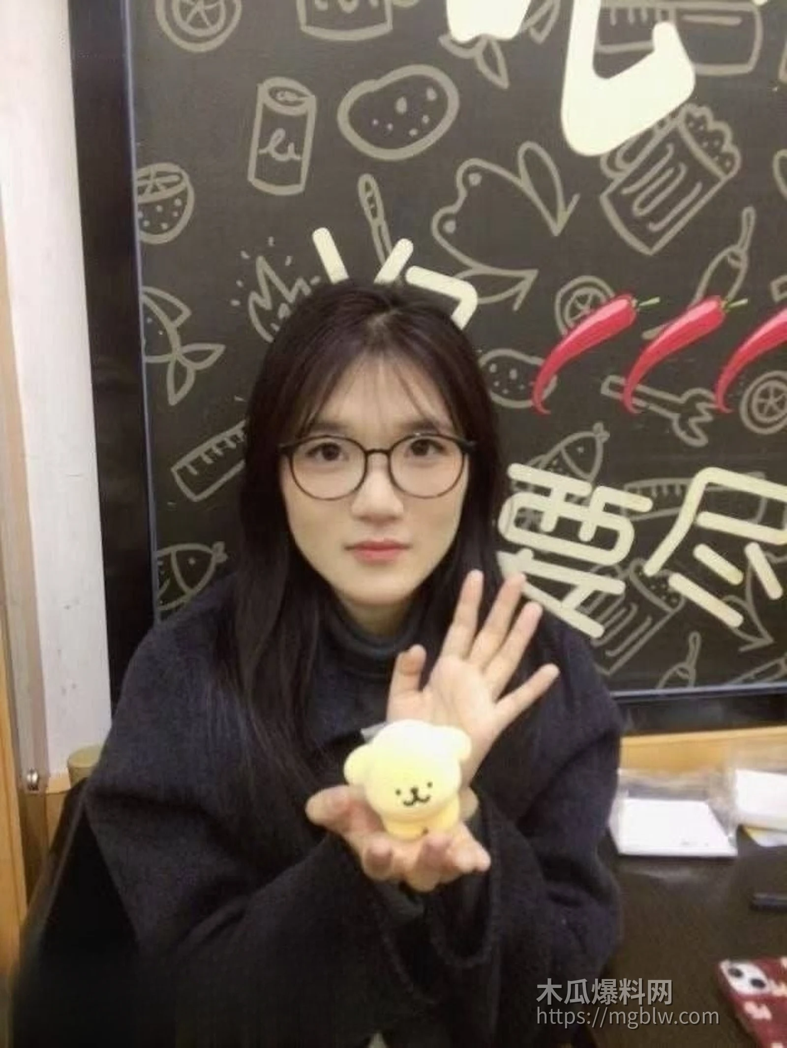 传媒学院眼镜妹 周晓云 男友调教视频泄密 露脸深喉传统姿势爆操 反差婊骚到没边！