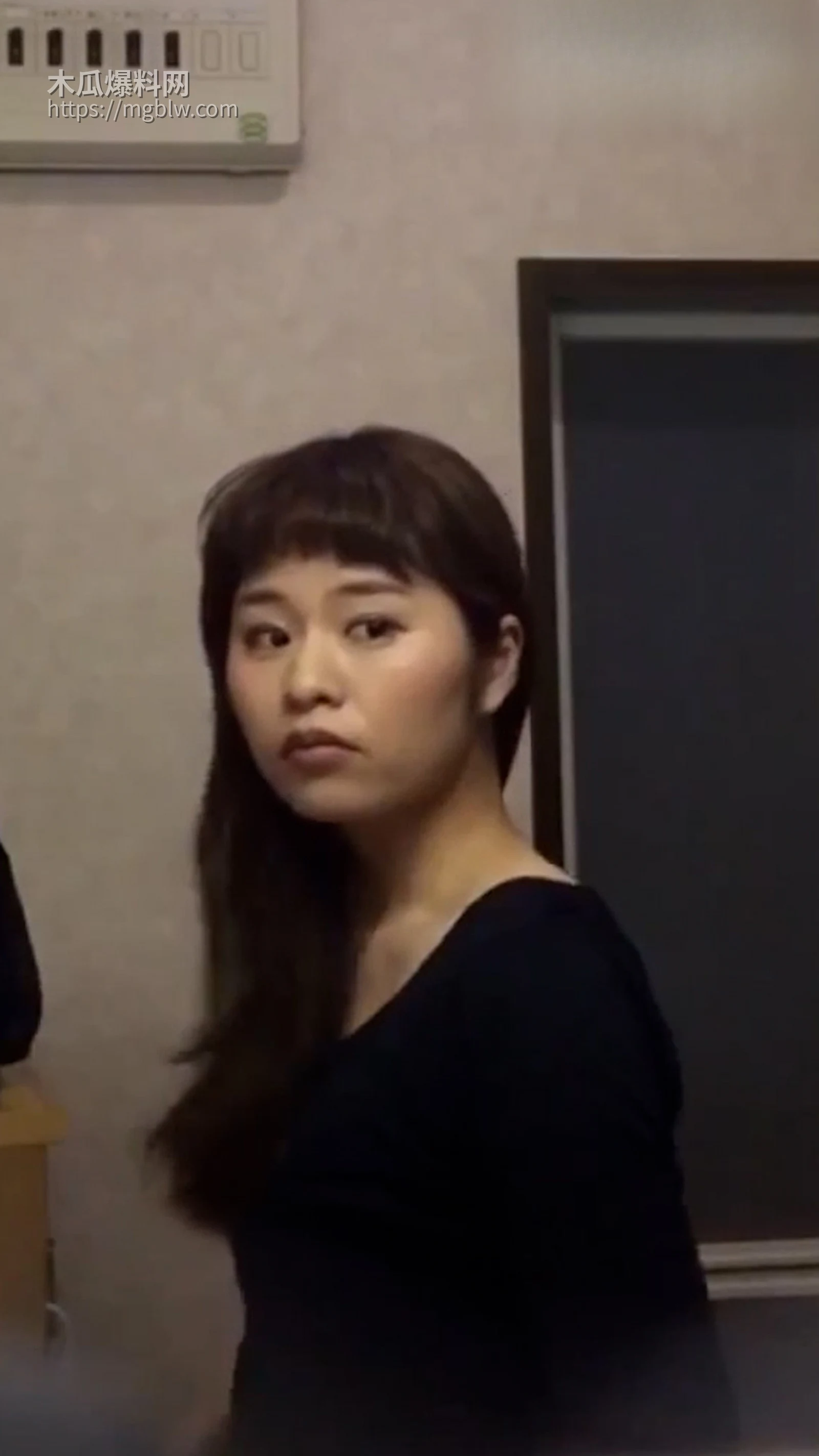 独家偷拍 邻家火辣美女 私密脱衣过程 1