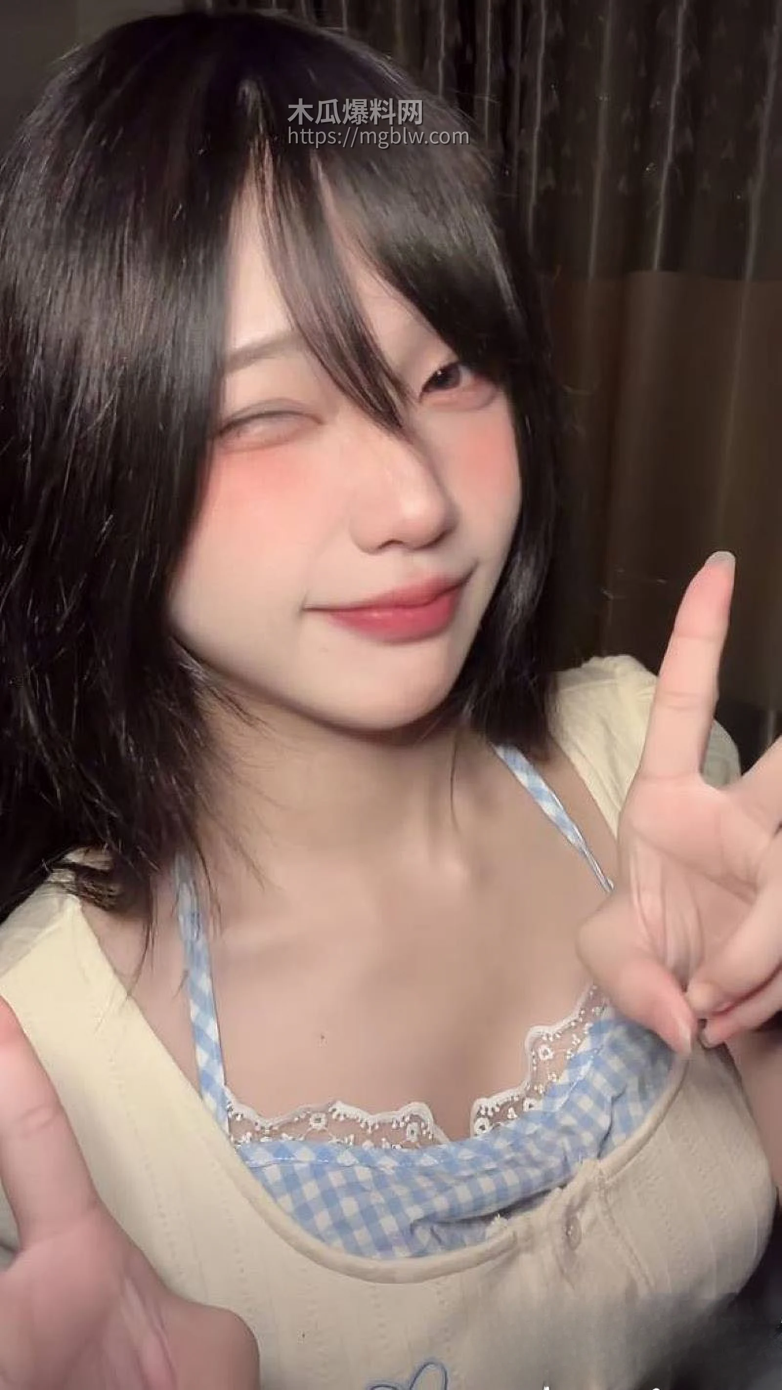 抖音50万粉甜妹江西荨荨子爆出深夜调教视频 6