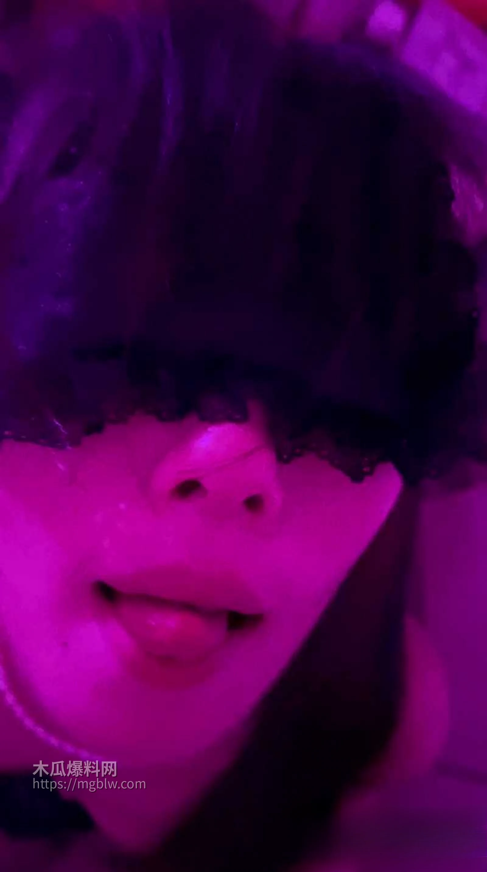 反差骚货 于楠熙 被当母狗调教 身着JK包臀裙舔屌后入 圆润肥臀臀浪翻涌不停