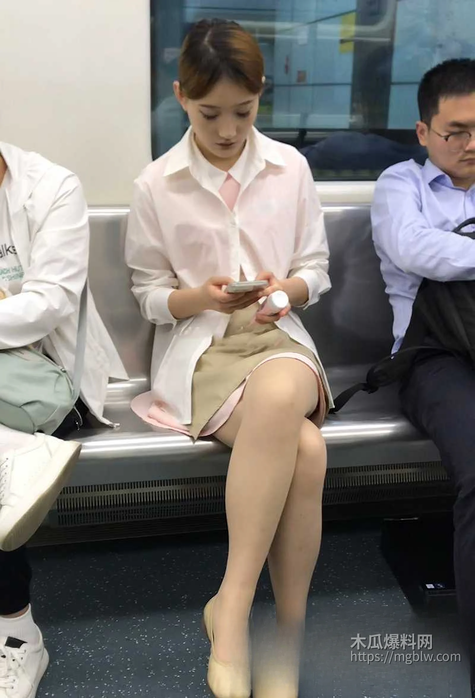 好利来小姐姐抄底偷拍福利 5 拷贝