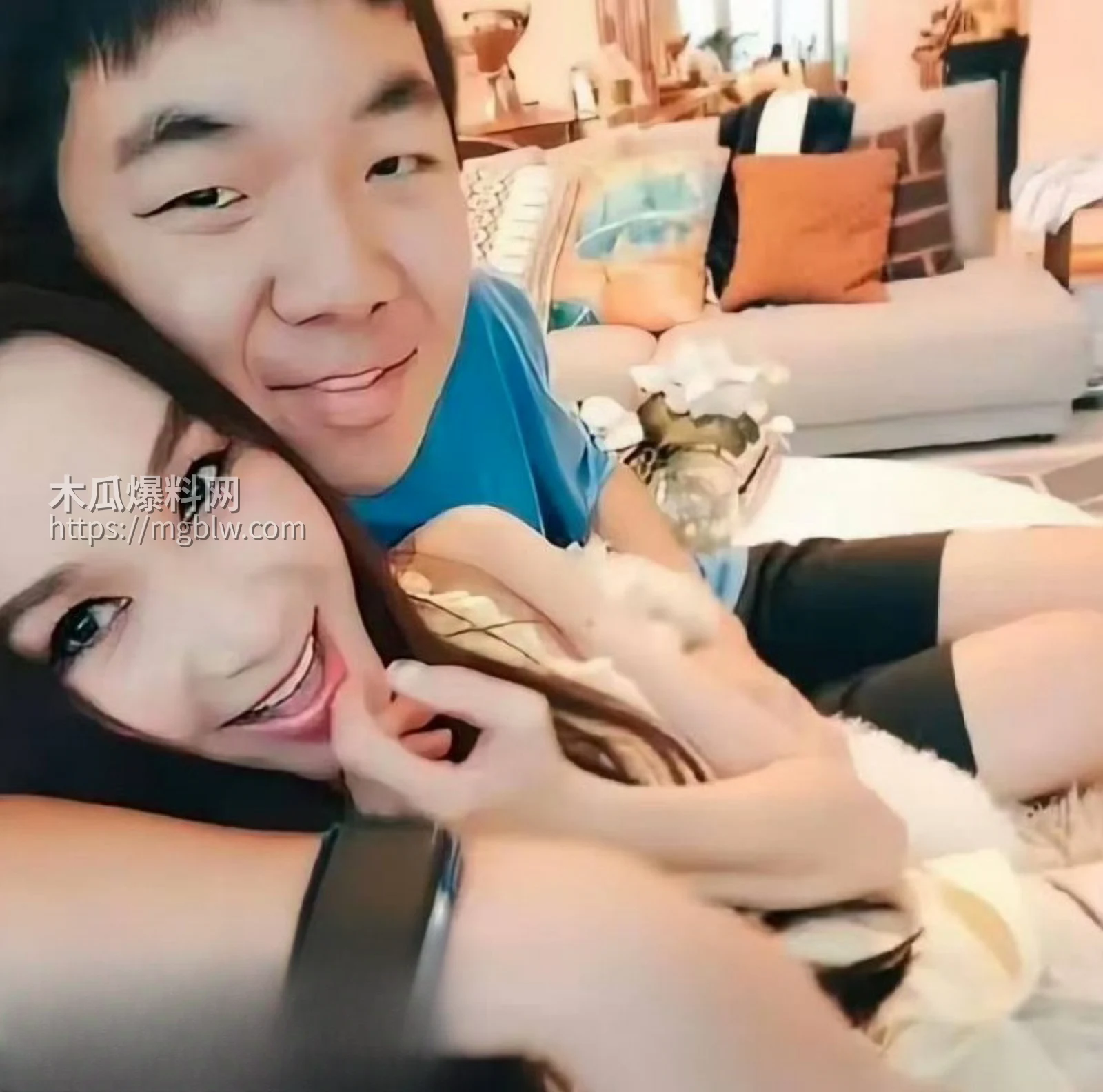 温碧霞生日现场遭养子强吻08