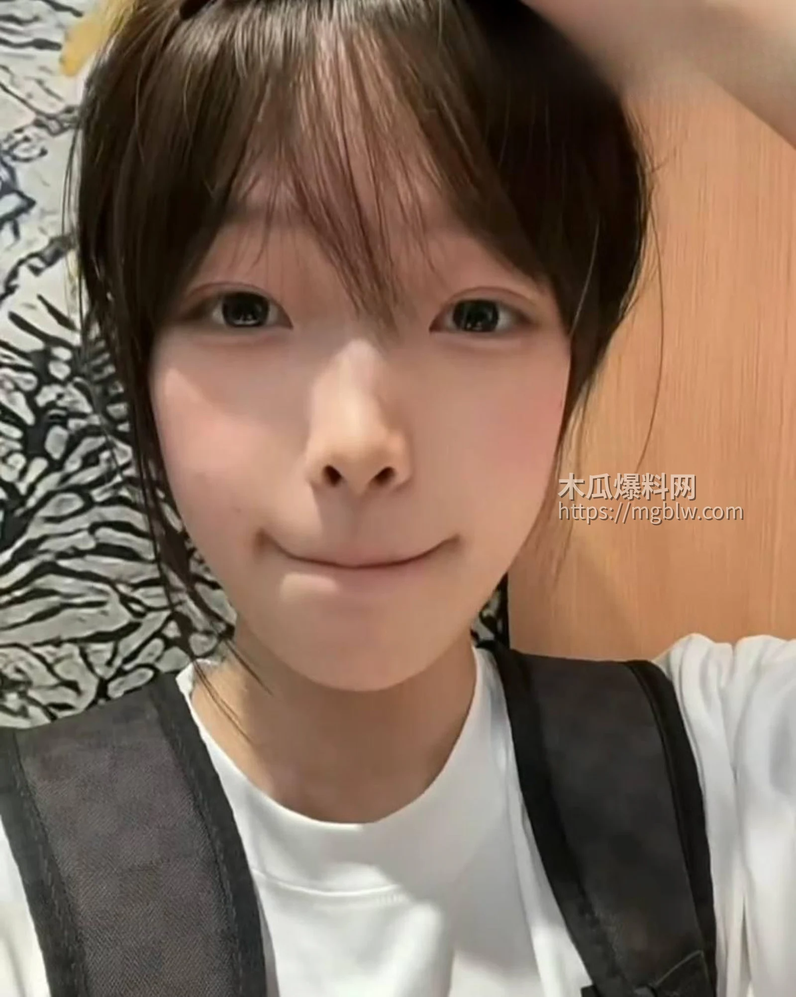 柳州学生妹 孙莹莹 服侍金主被无套后入爆操 1