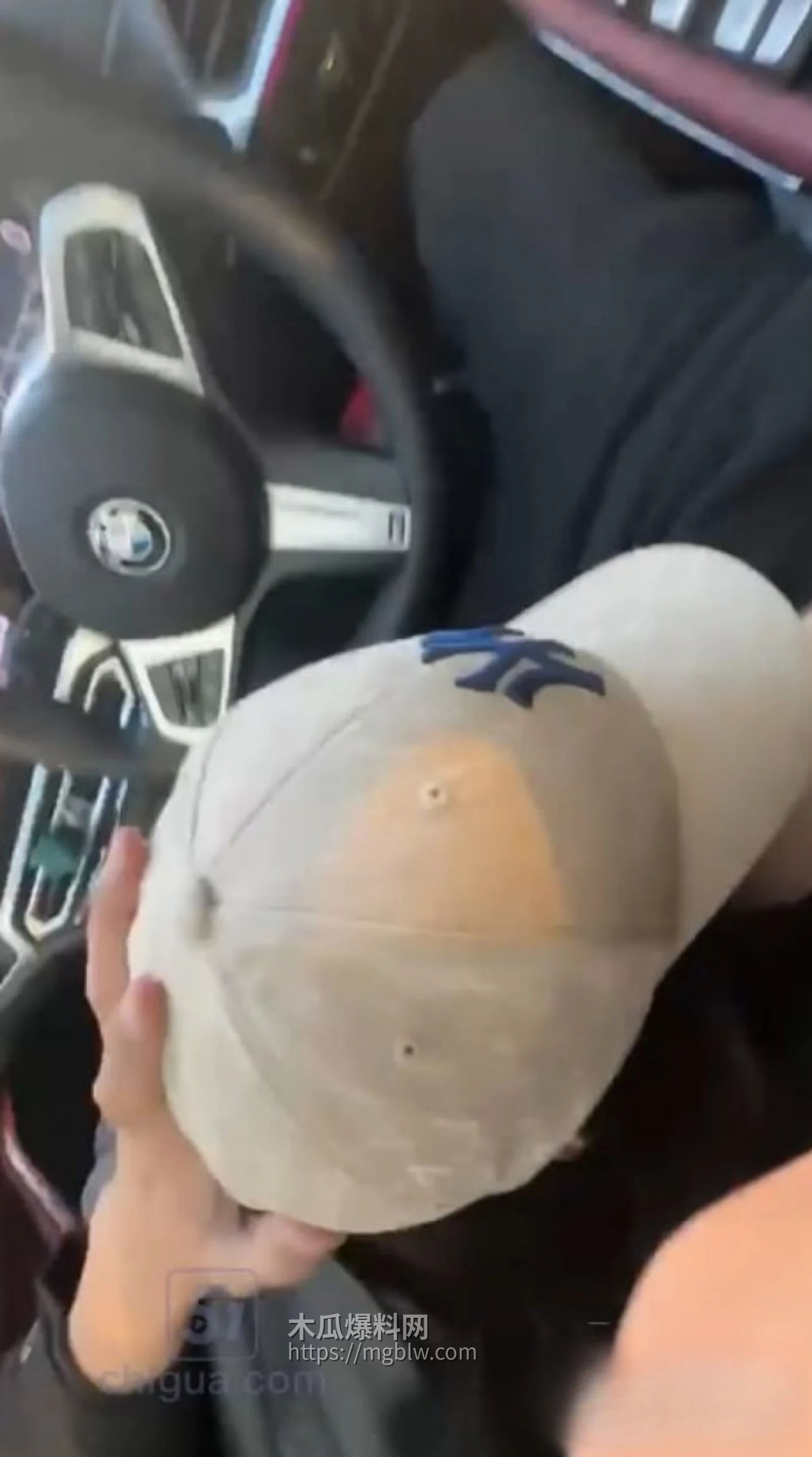 大三学生妹被金主包养私拍 1